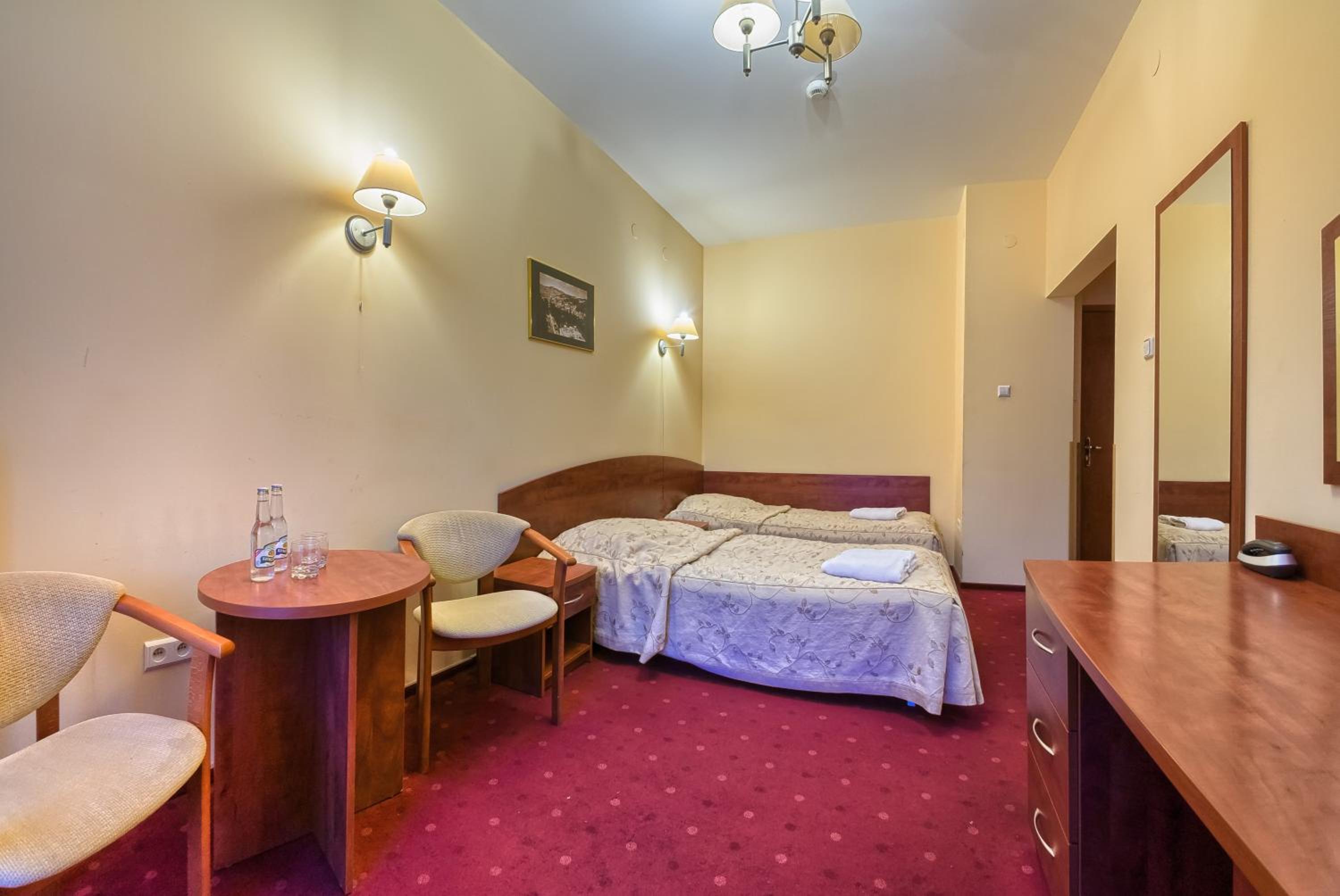 Twin Room with Private Bathroom photo 3