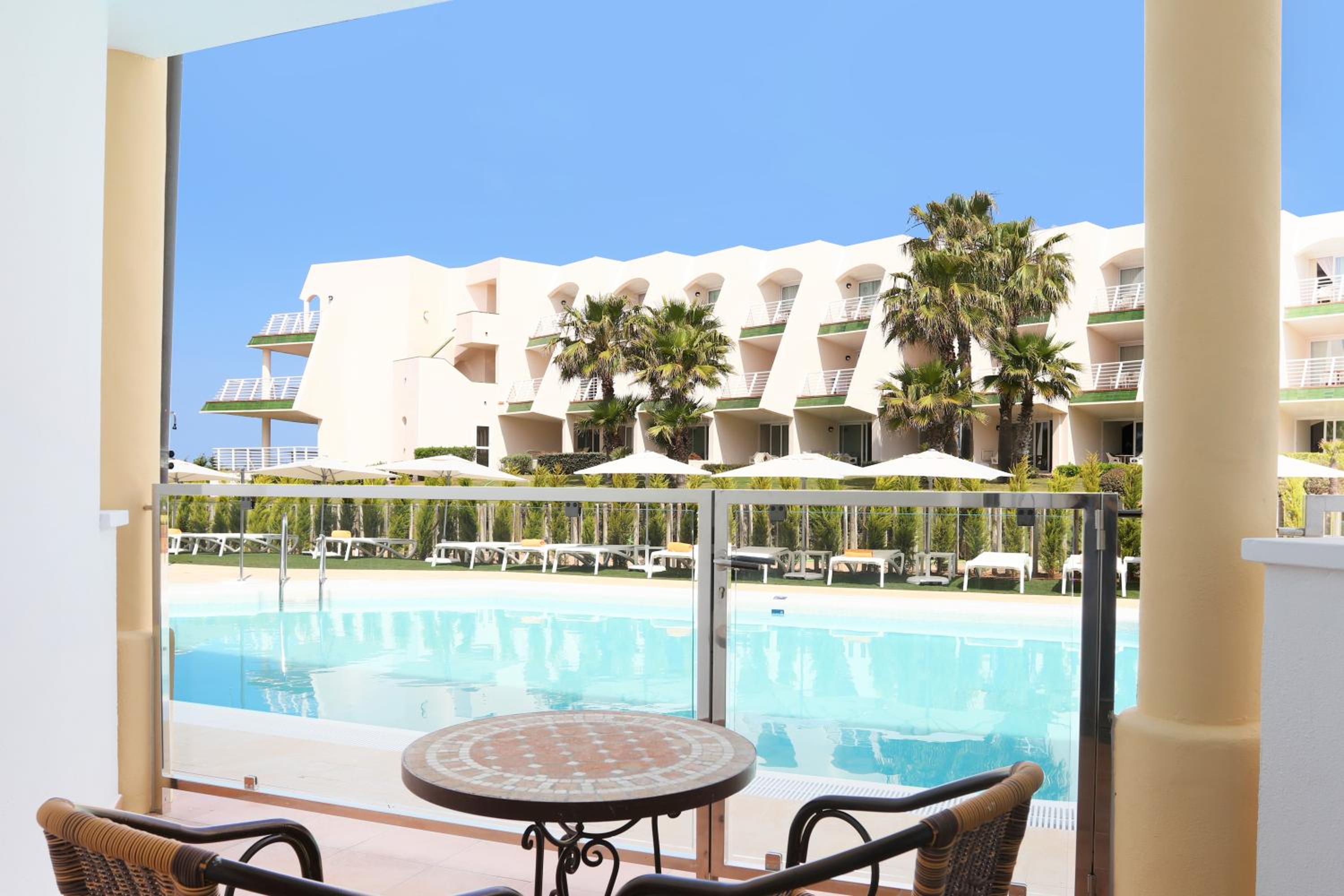 Deluxe Double Room with Shared Pool - Photo 3