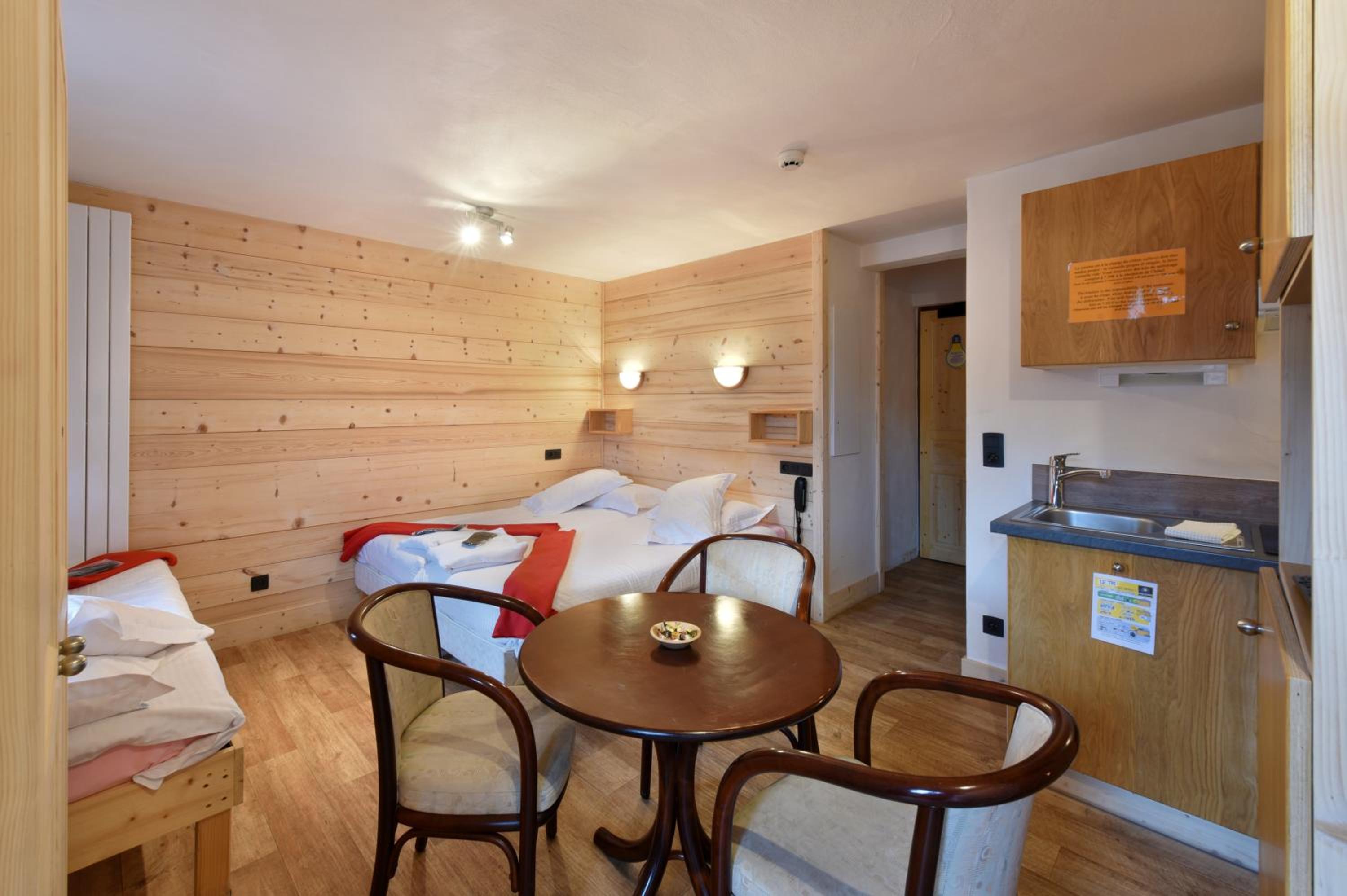 Studio (2 Adults)
