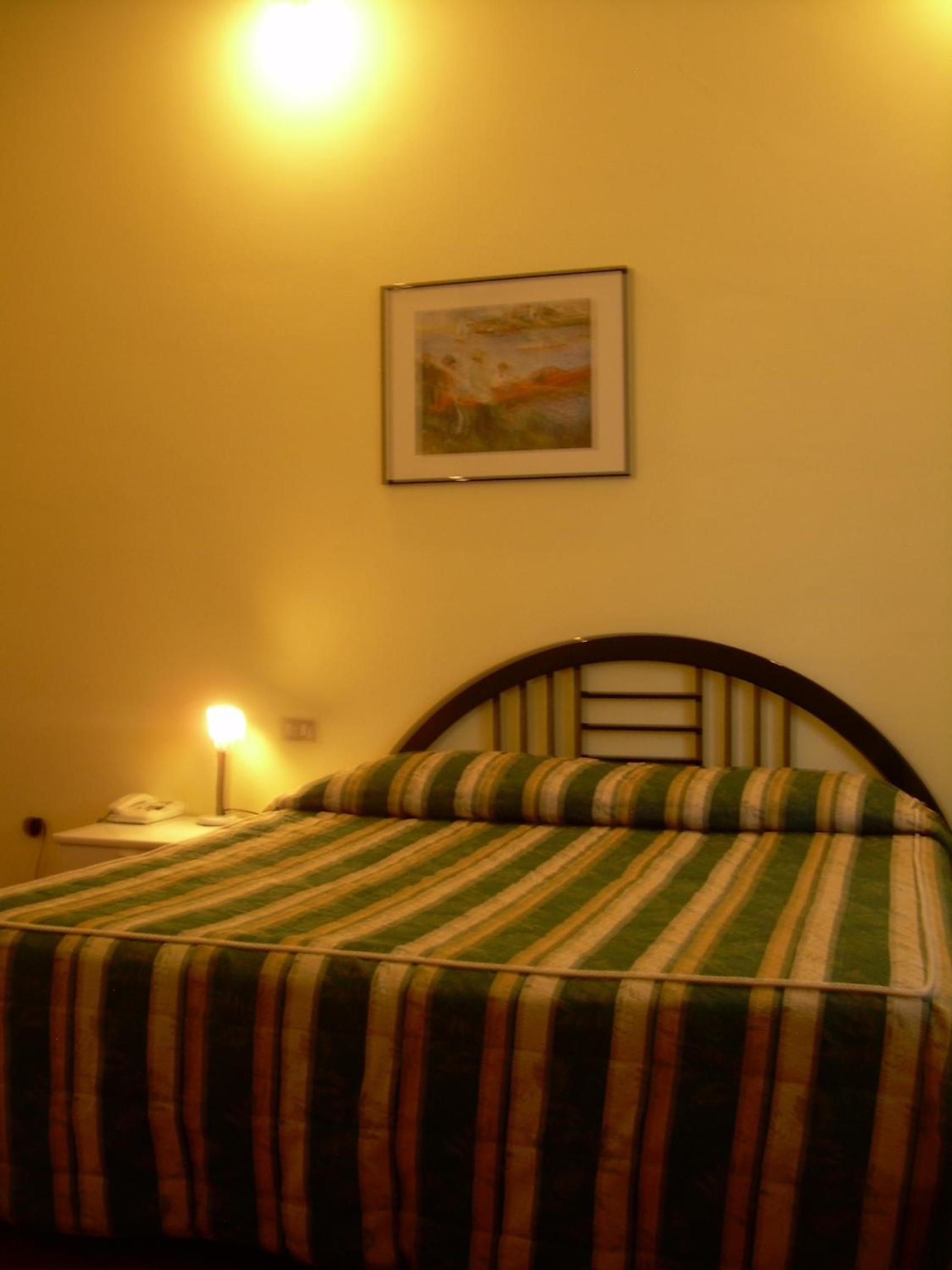 Double or Twin Room - Photo 4