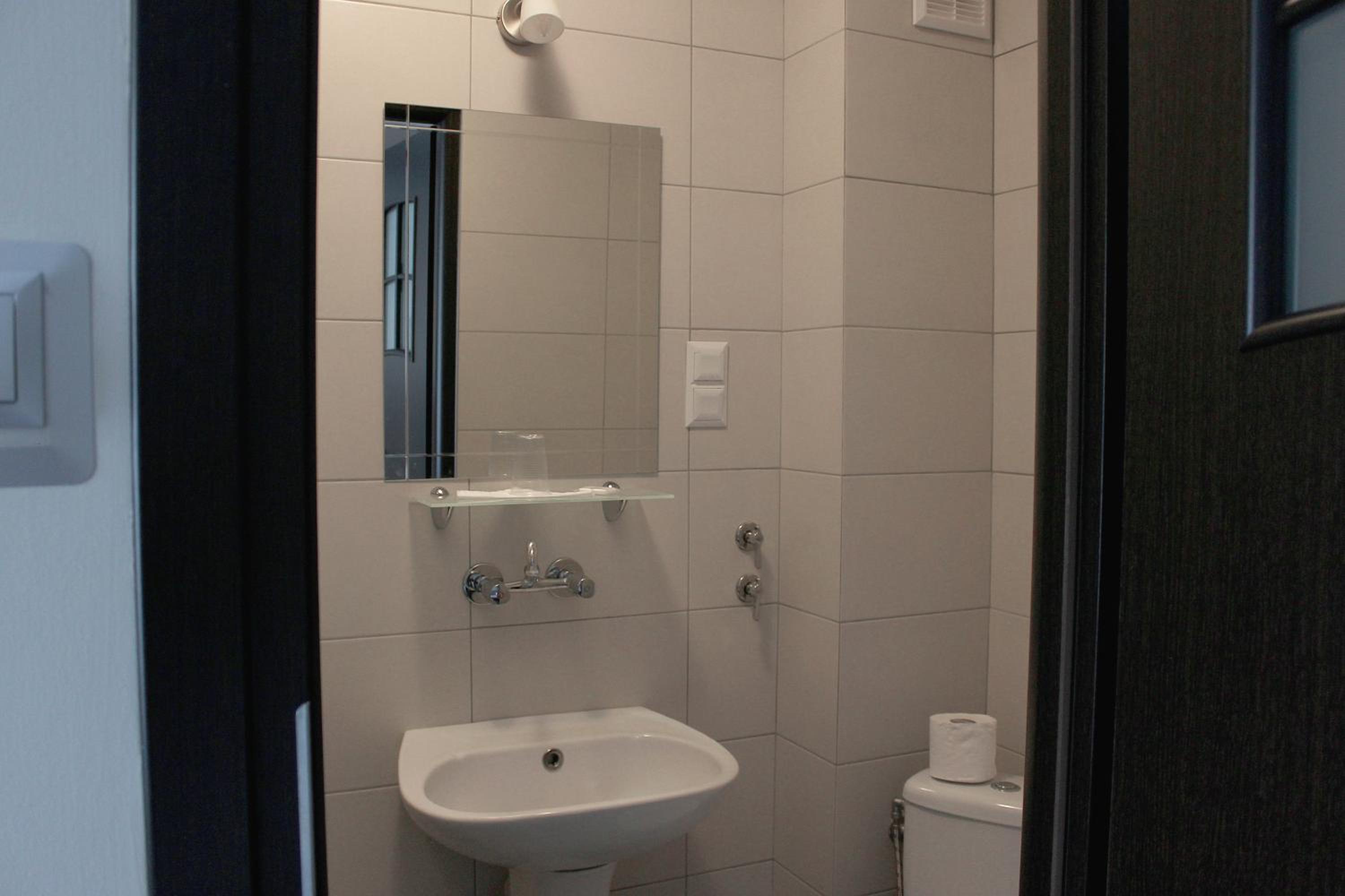 Standard Twin Room - Photo 2