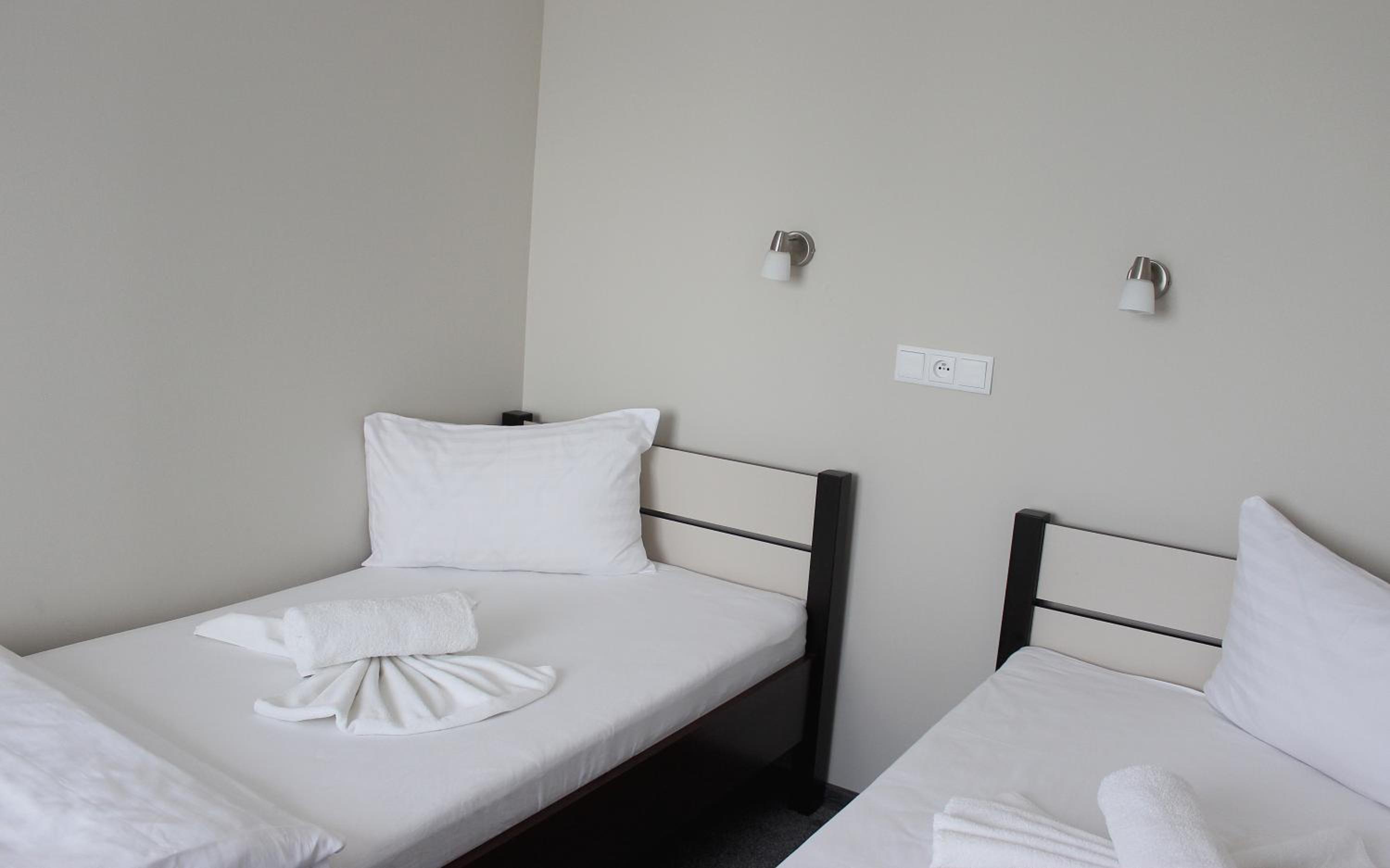Standard Twin Room - Photo 1