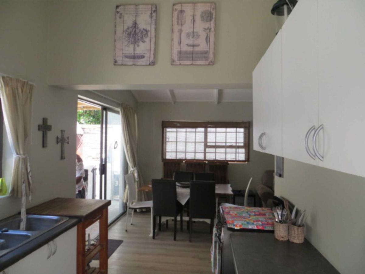 Two-Bedroom House - Photo 3