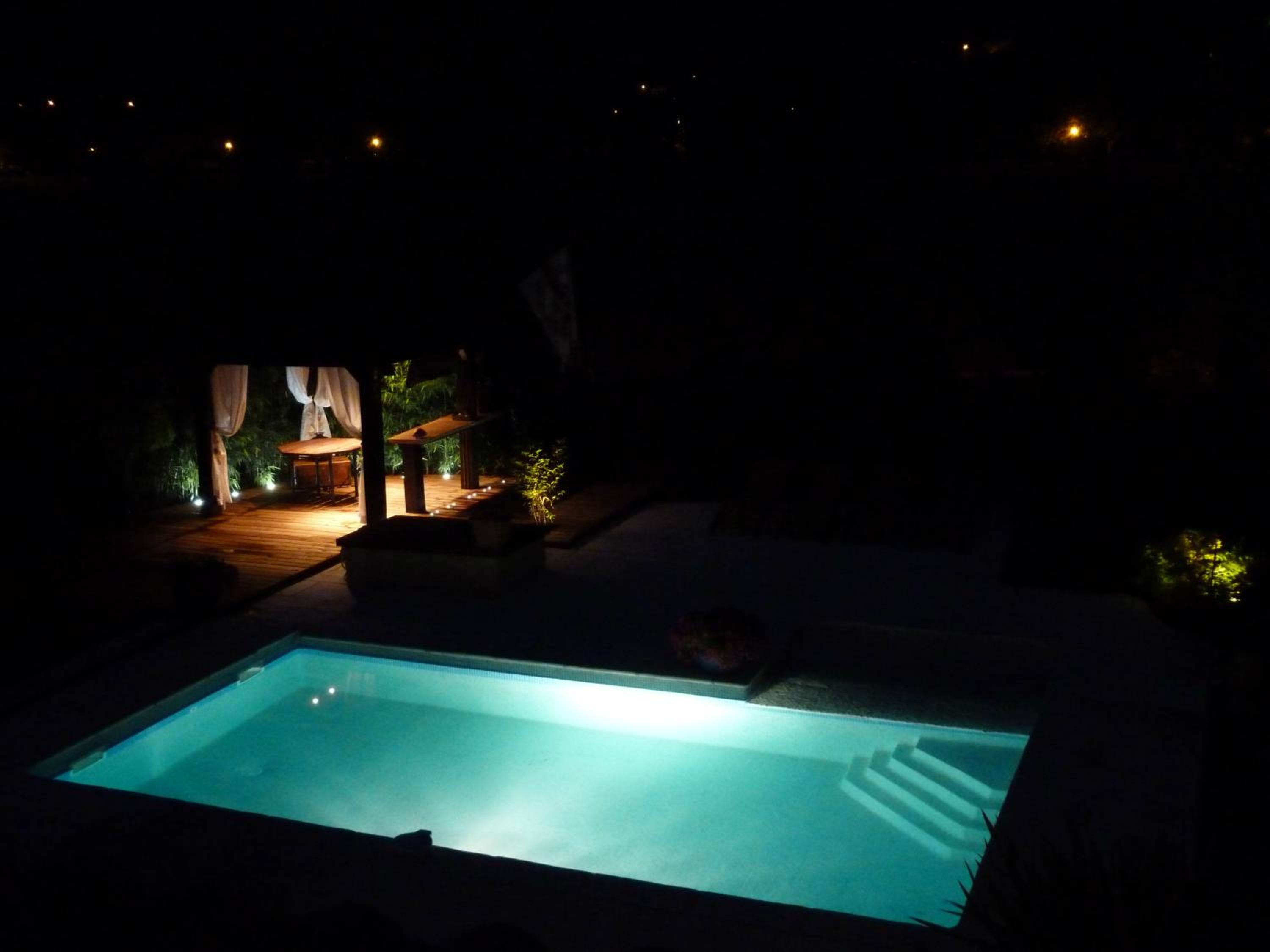 Double Room with Pool View - Photo 16