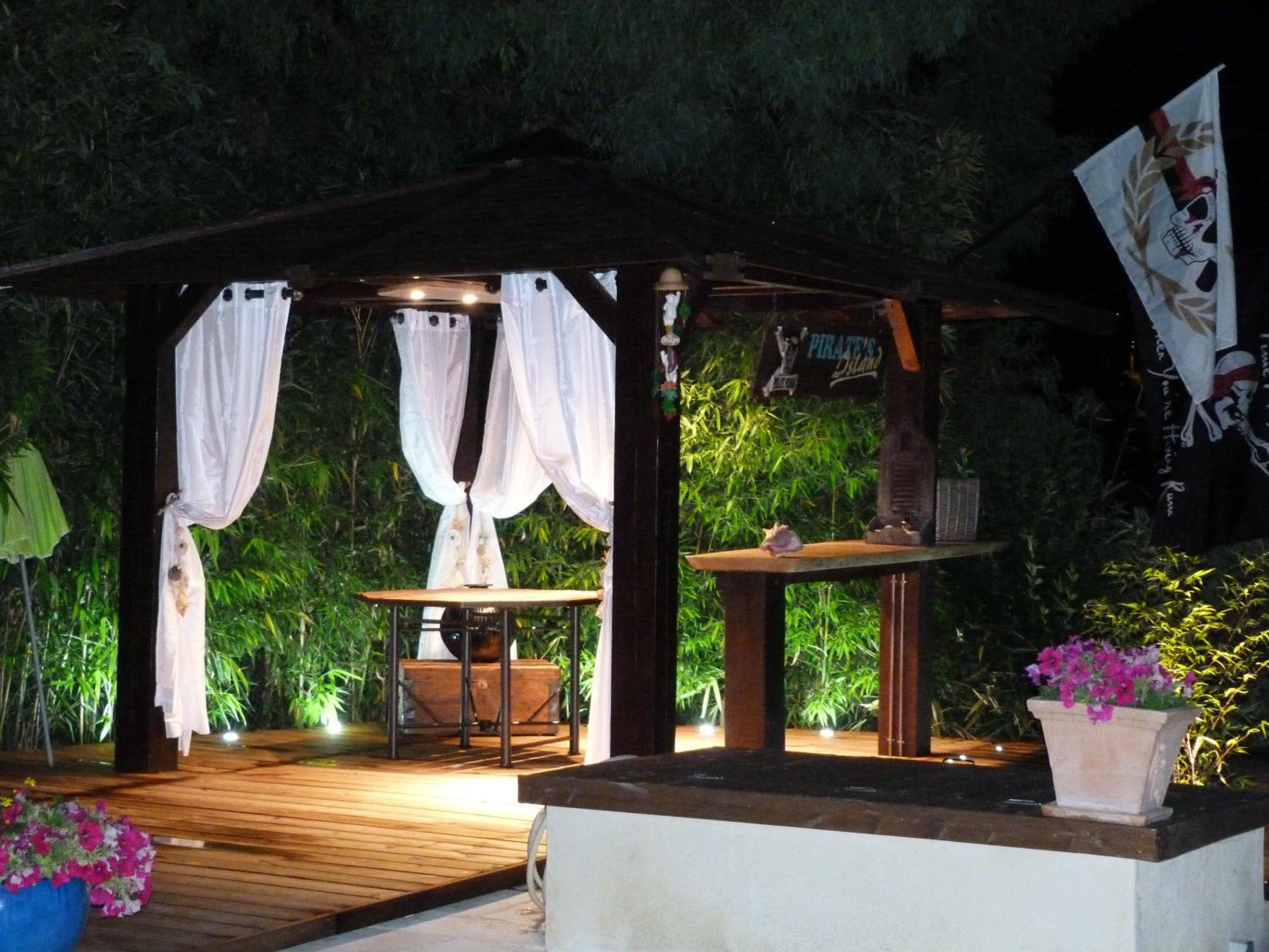 Double Room with Pool View - Photo 15