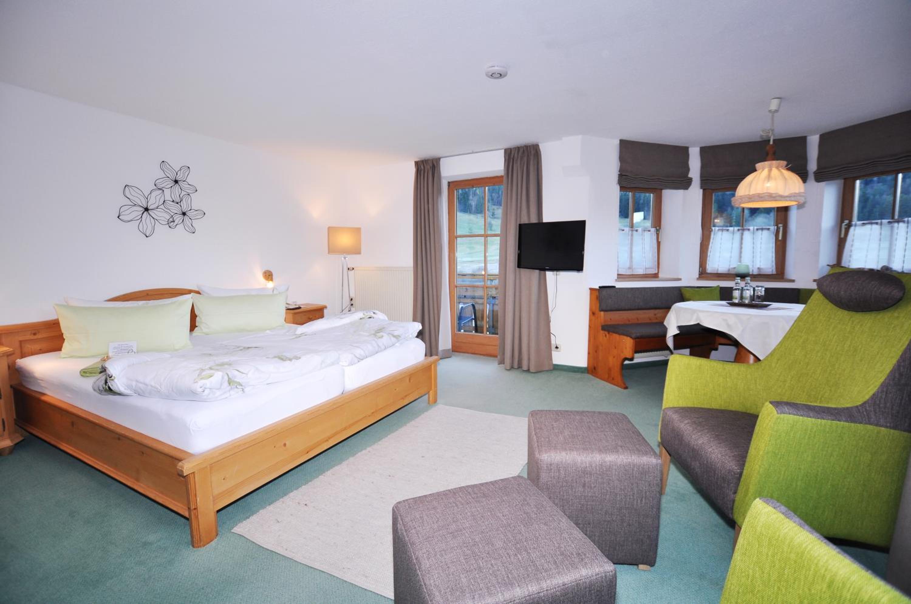 Superior Double Room with Balcony photo 2