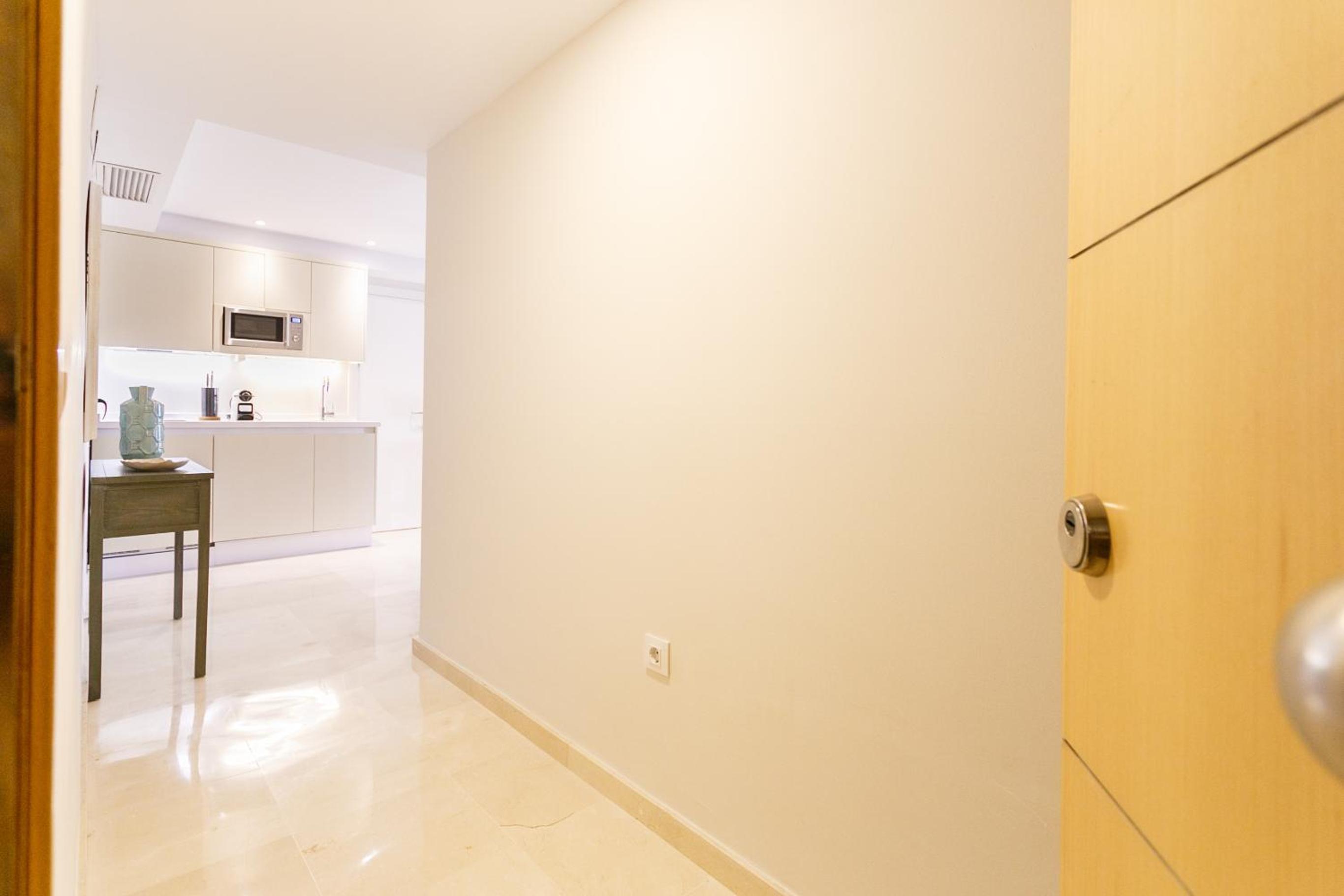 Superior Apartment thumbnail 6