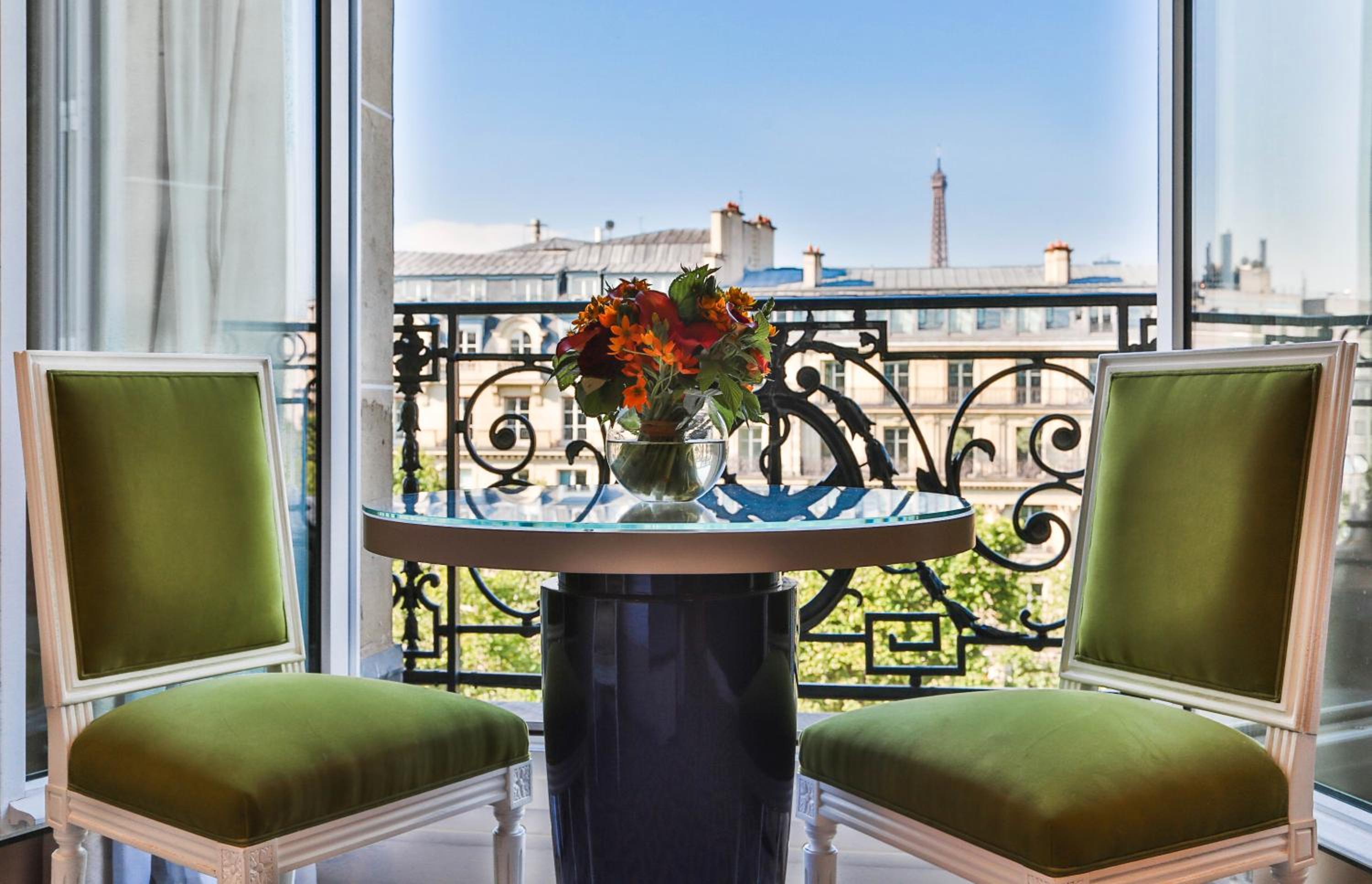 One-Bedroom Executive Suite with Champs Elysées View
