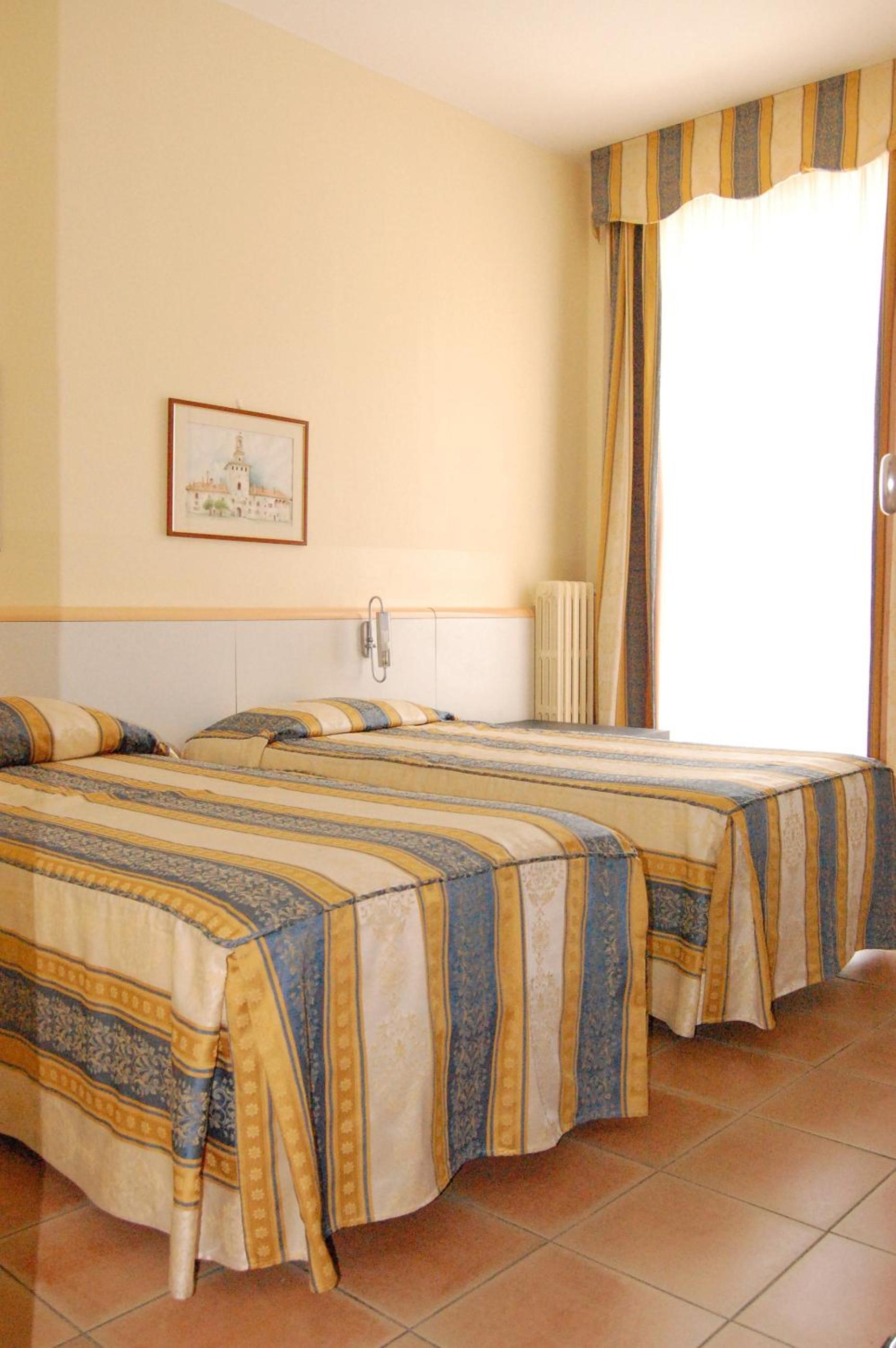 Economy Twin Room - Photo 1