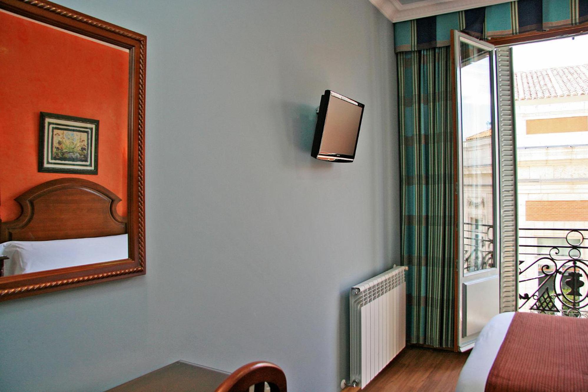 Double or Twin Room - Photo 4