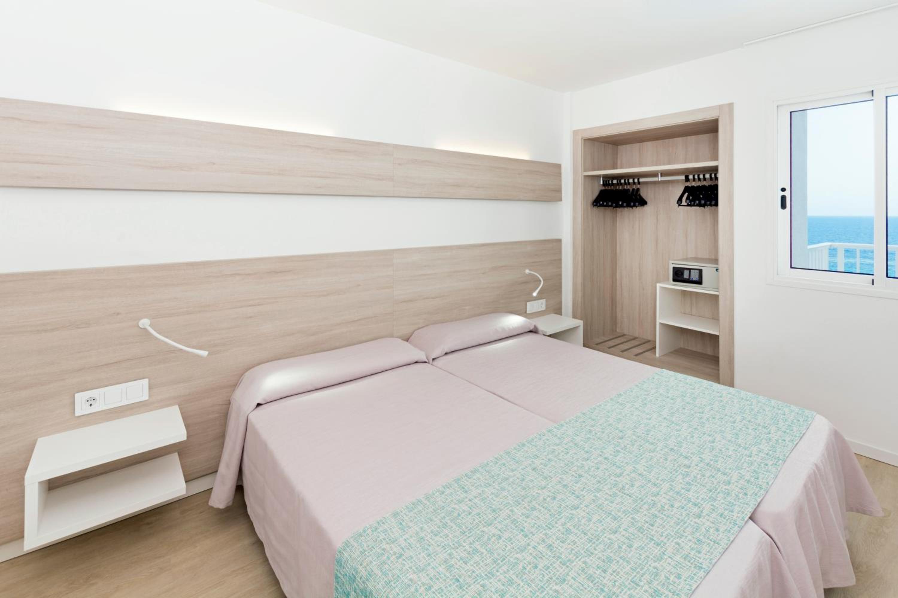 One-Bedroom Apartment with Sea View (2Adults + 1Child)