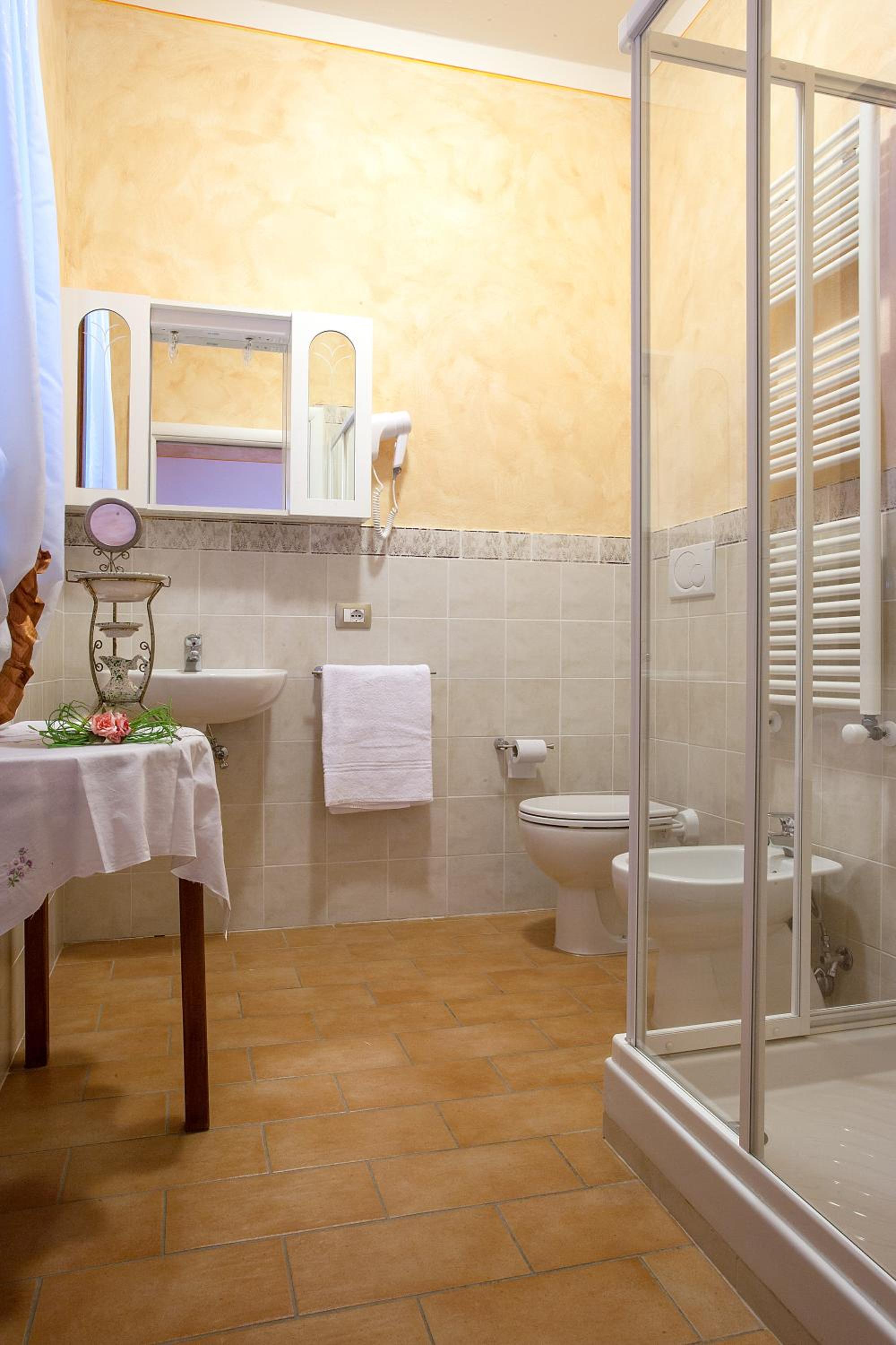Double Room - Photo 7