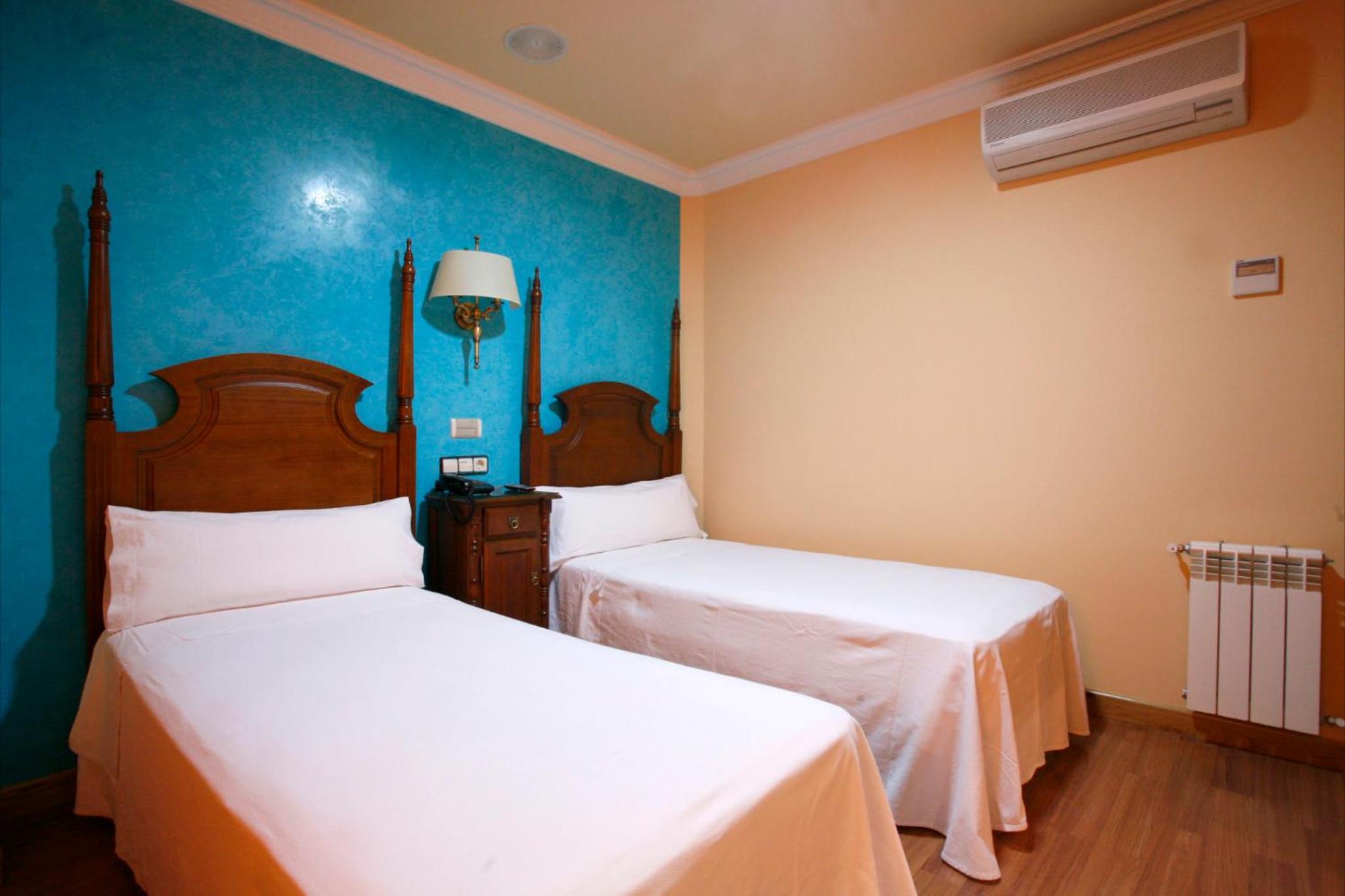 Double or Twin Room - Photo 10