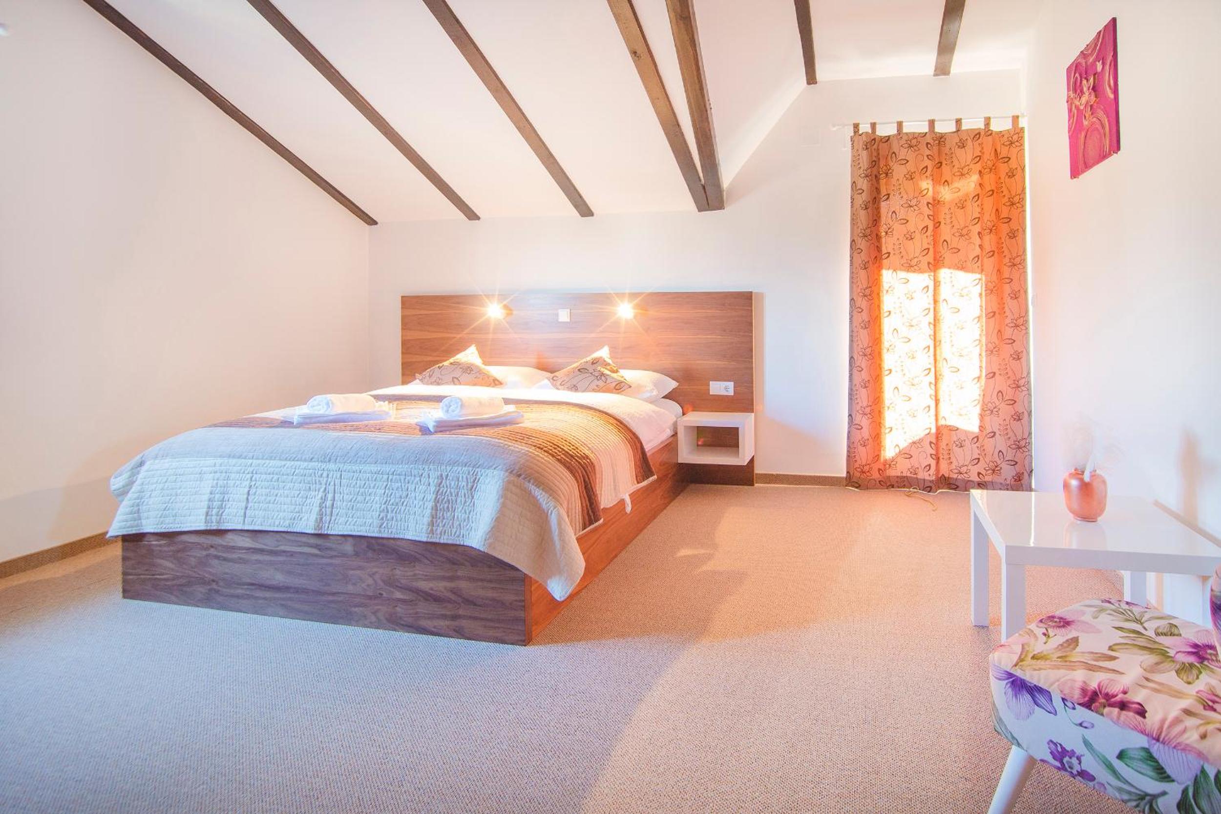 Deluxe Double Room with Balcony - Photo 28