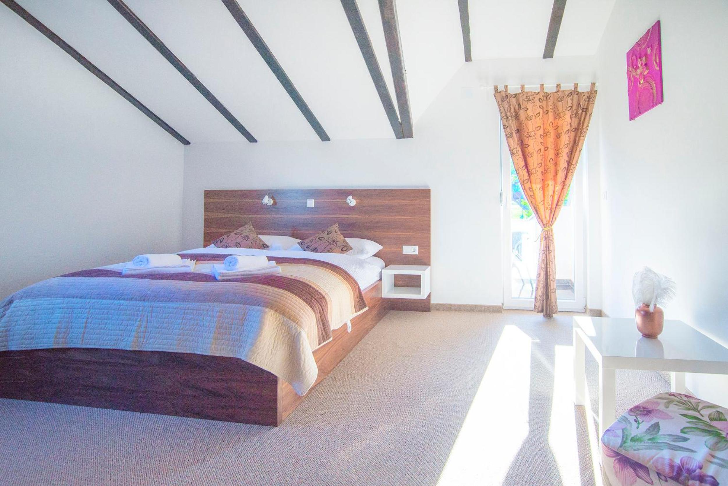 Deluxe Double Room with Balcony - Photo 31