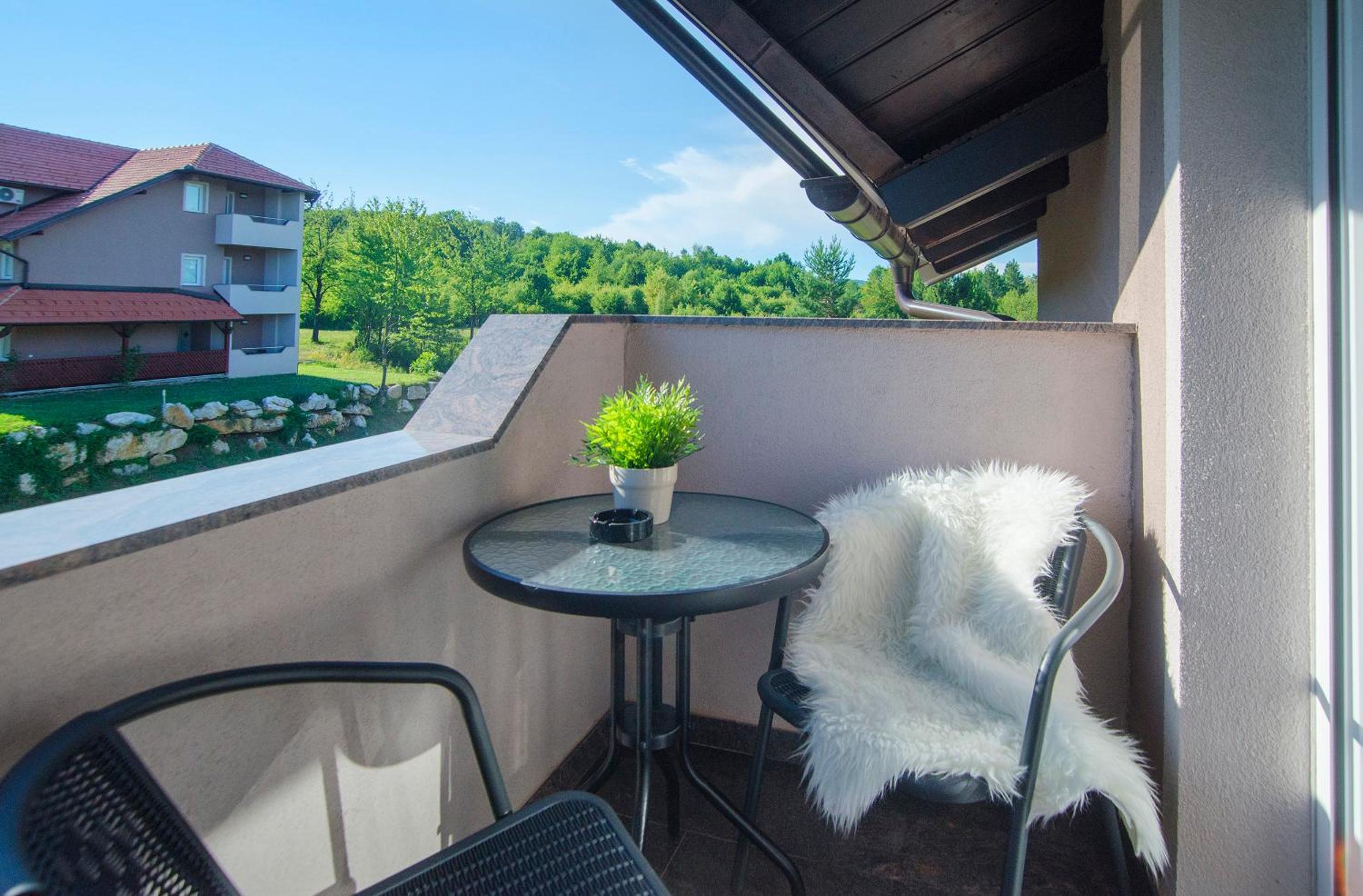 Deluxe Double Room with Balcony - Photo 17