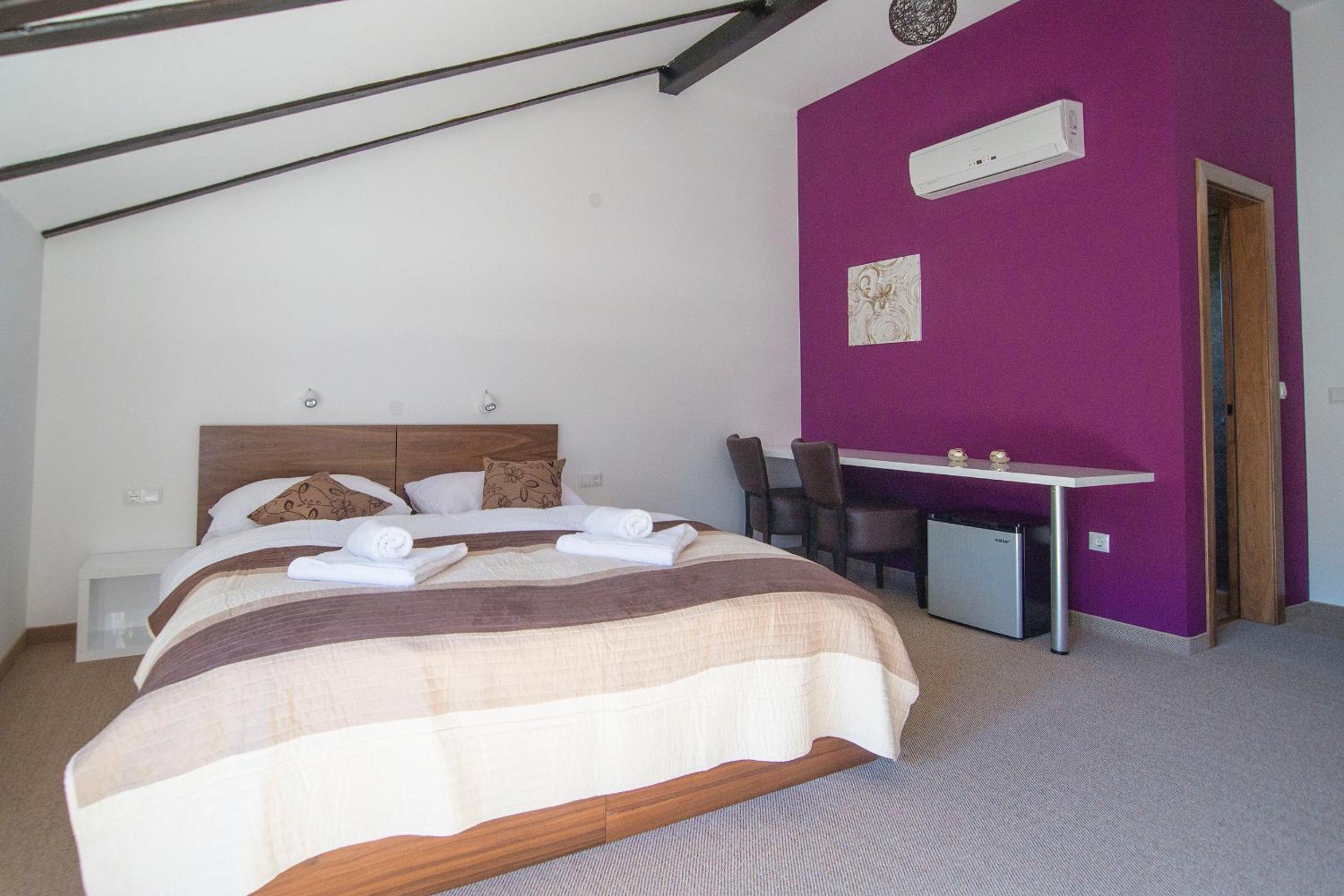 Deluxe Double Room with Balcony - Photo 33