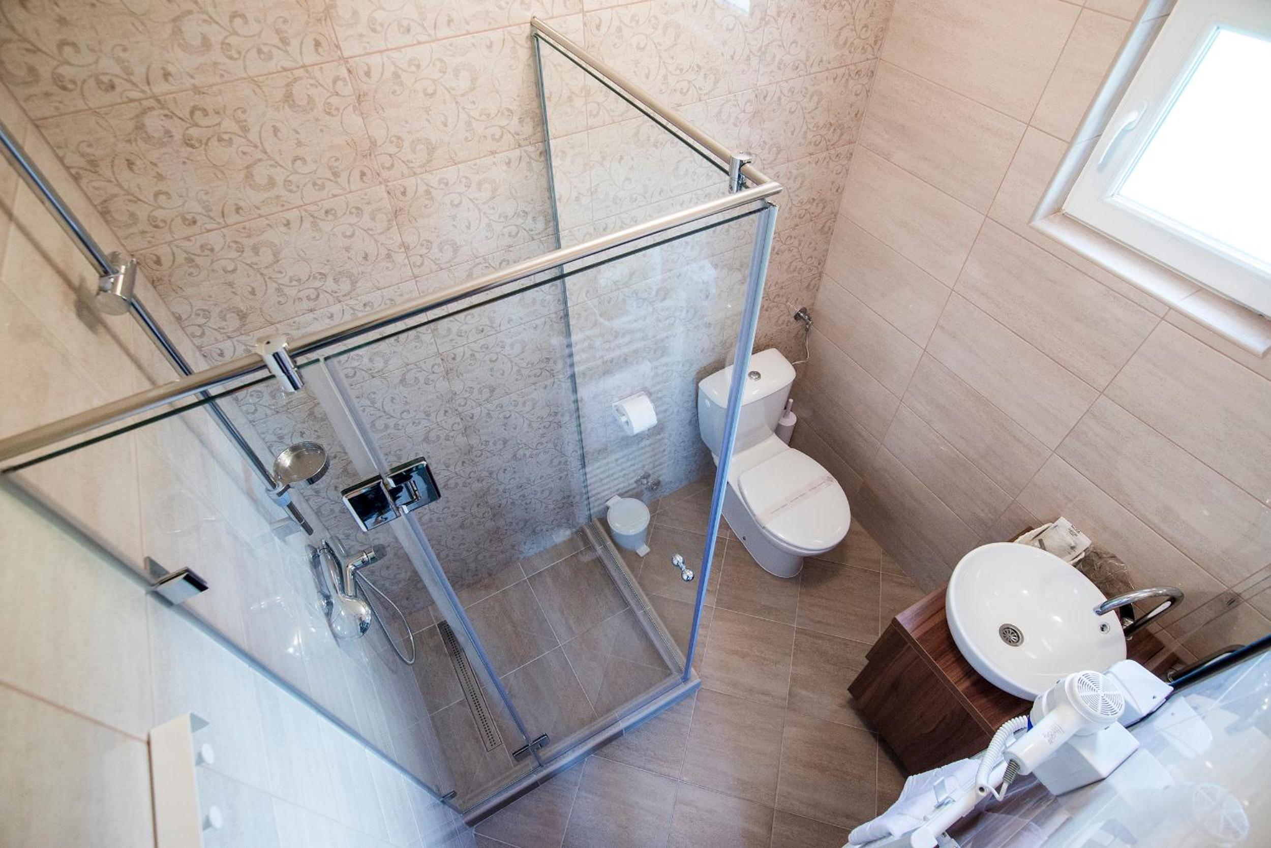 Deluxe Double Room with Balcony - Photo 19