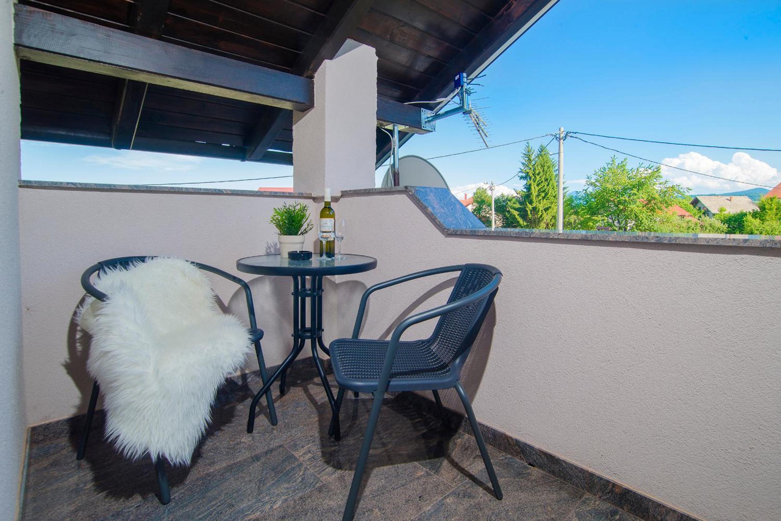Deluxe Double Room with Balcony - Photo 35