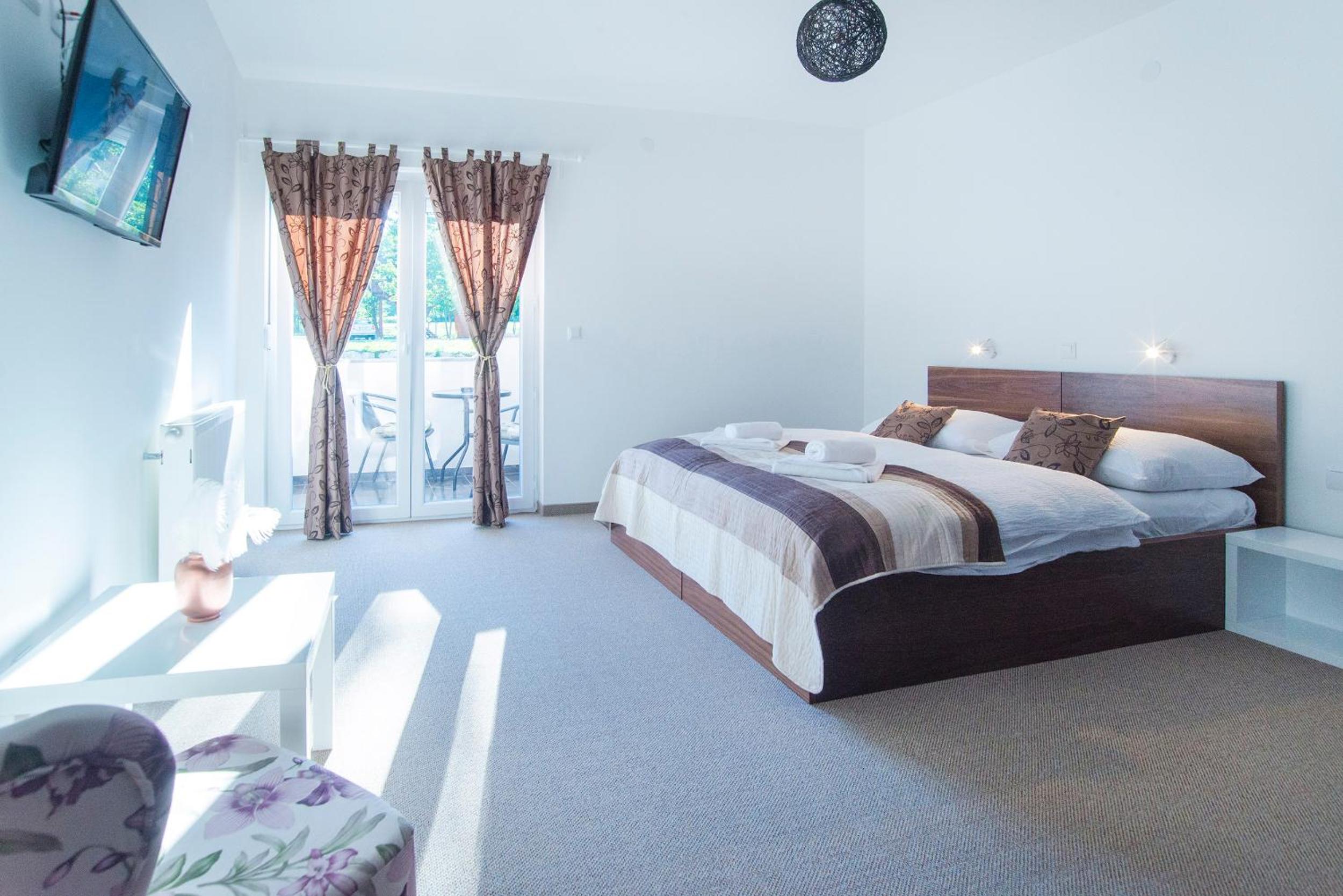 Deluxe Double Room with Balcony - Photo 25