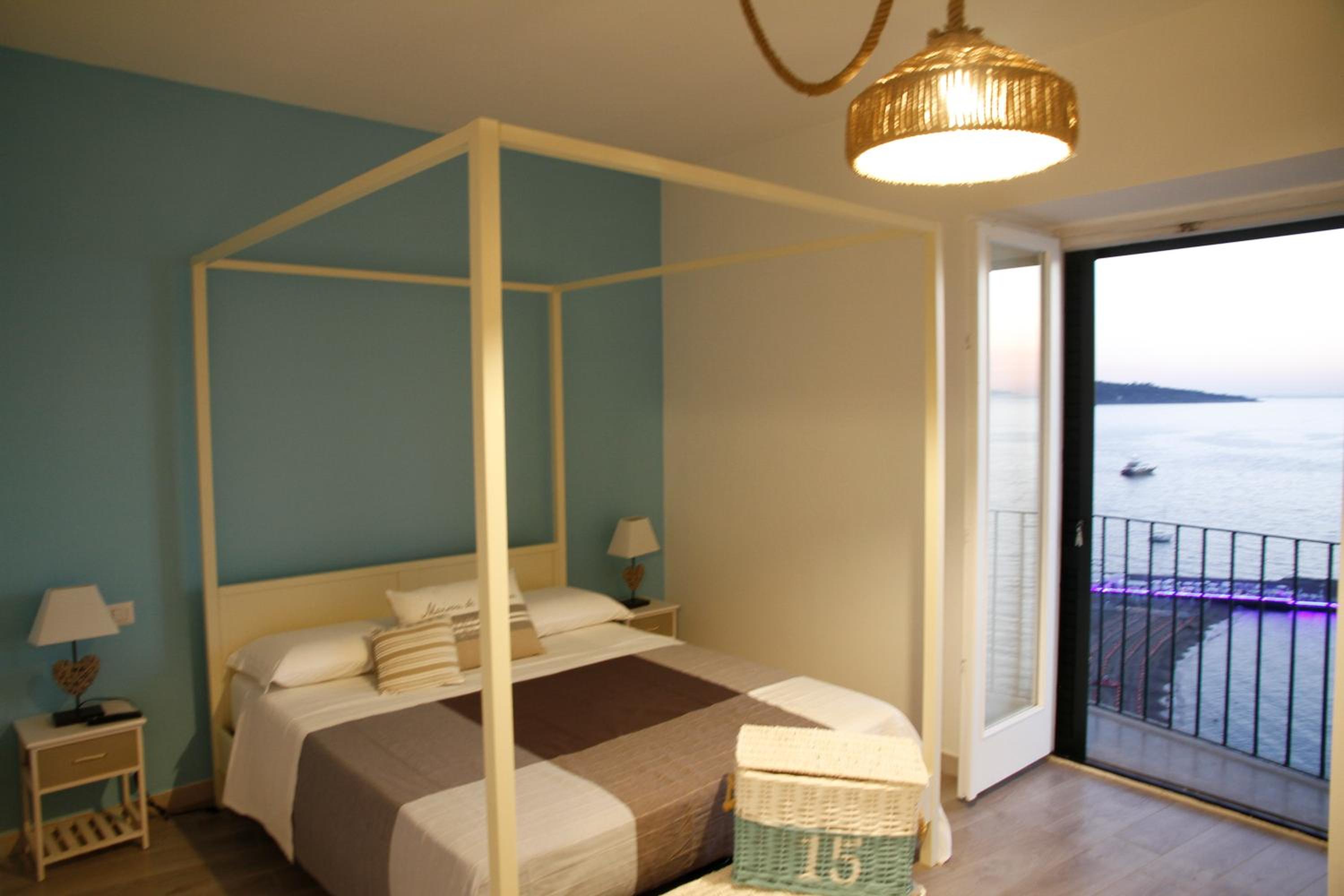 Quadruple Room with Sea View - Photo 14