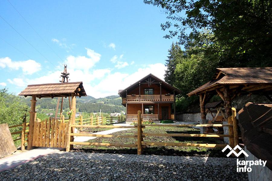 Family Room With Mountain View photo 2