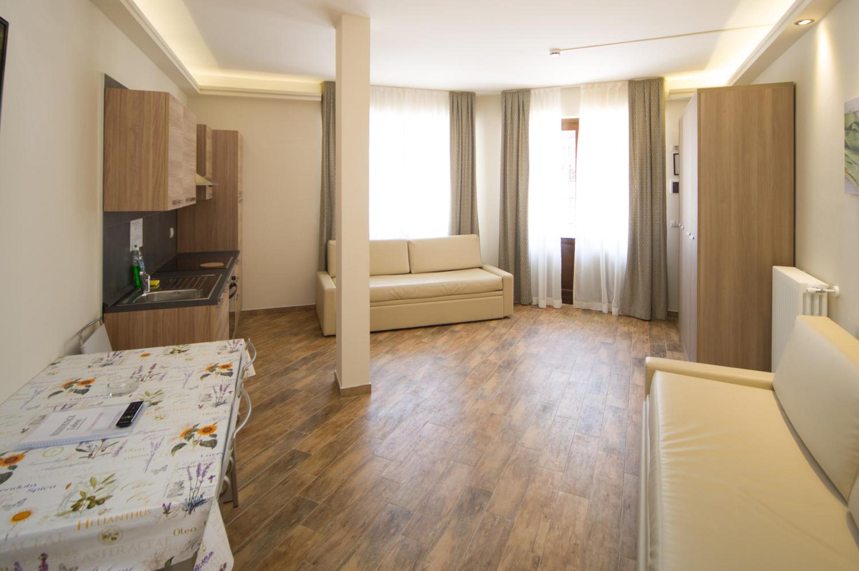 Family Studio (4 Adults)