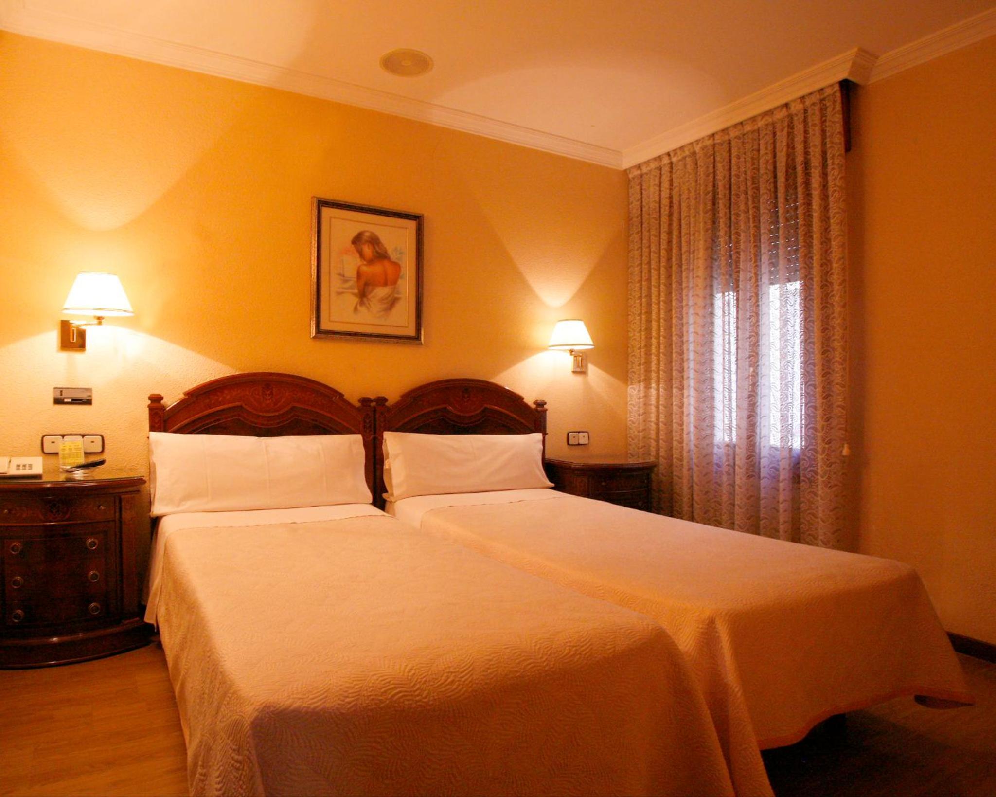 Double or Twin Room - Photo 10