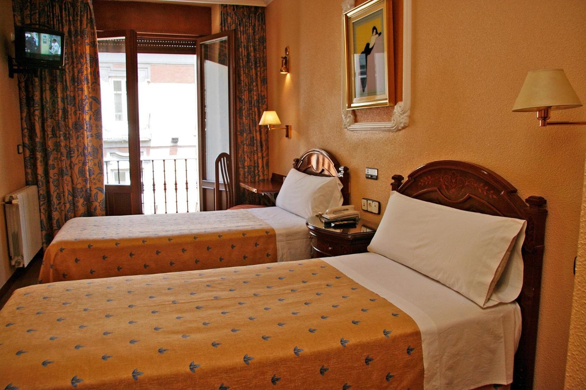 Double or Twin Room - Photo 1