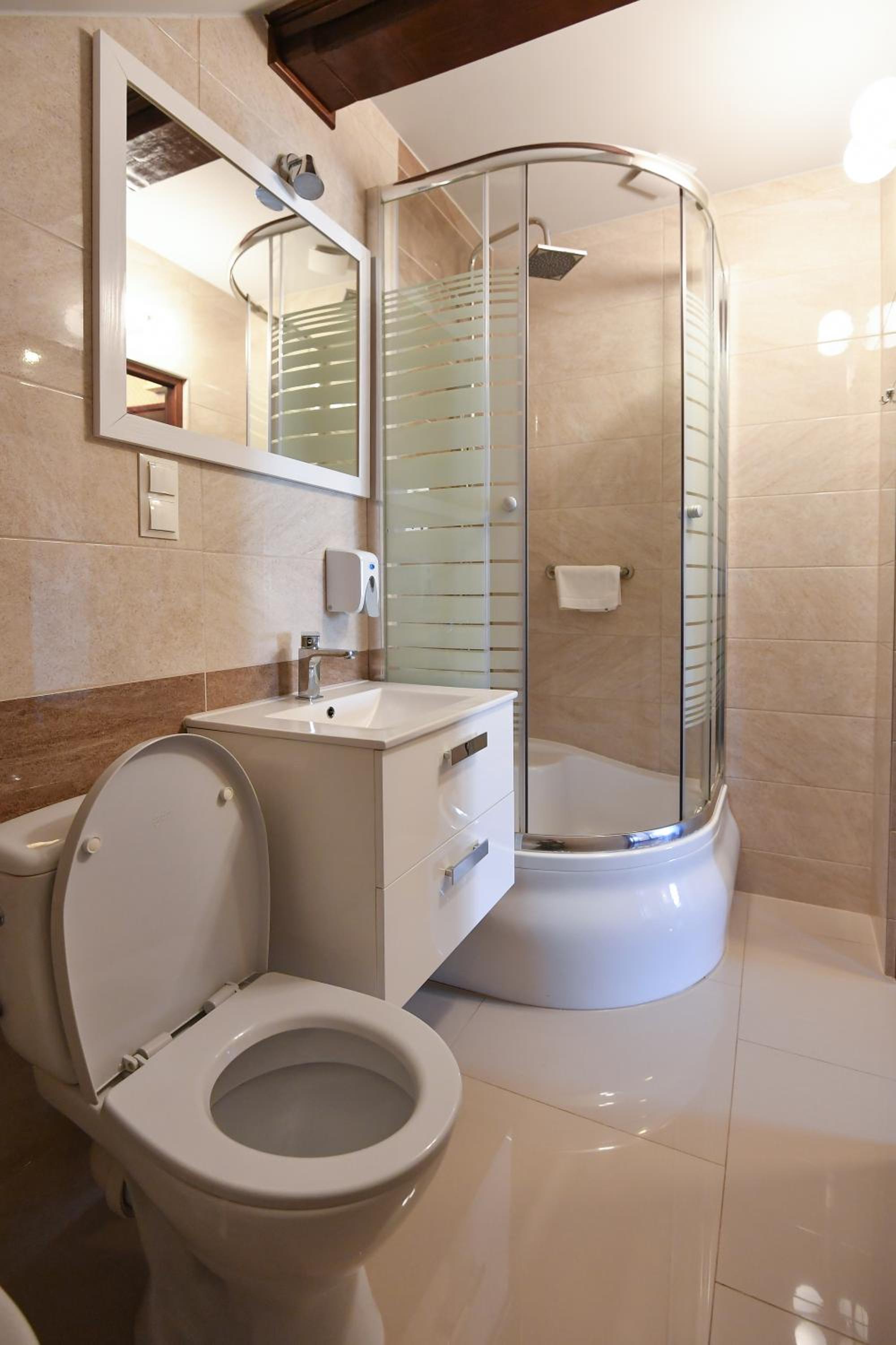 Standard Triple Room - Photo 8
