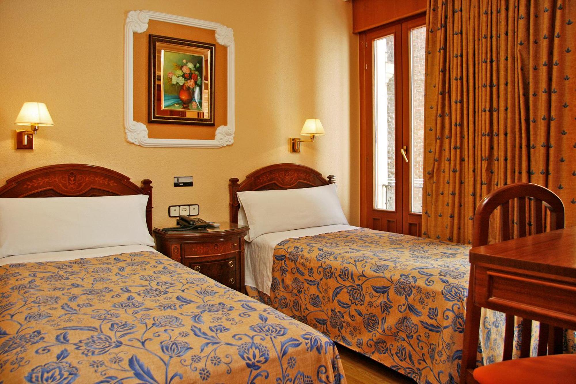 Double or Twin Room - Photo 2