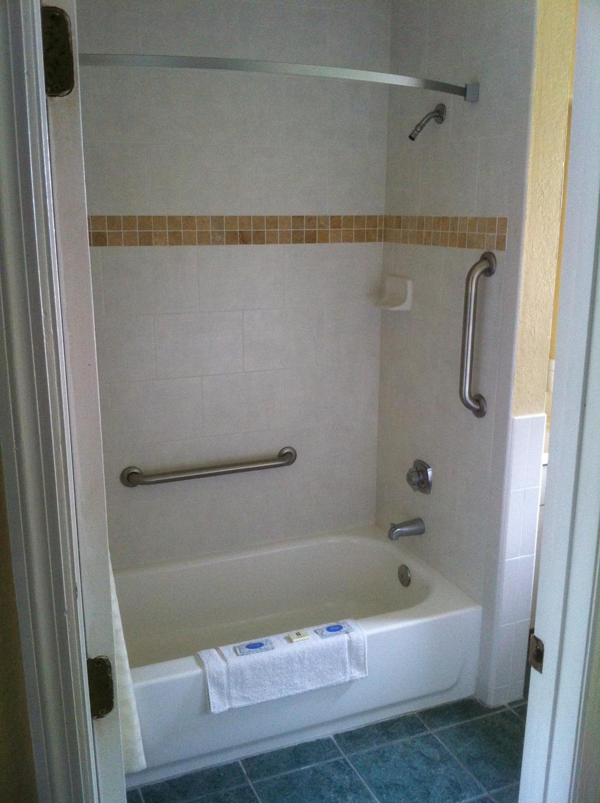 Double Room with Two Double Beds - Smoking photo 3