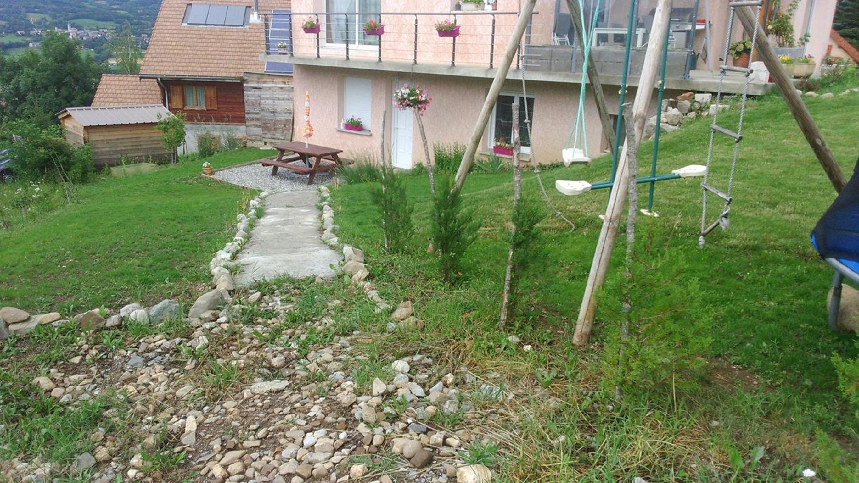 Apartment with Mountain View
