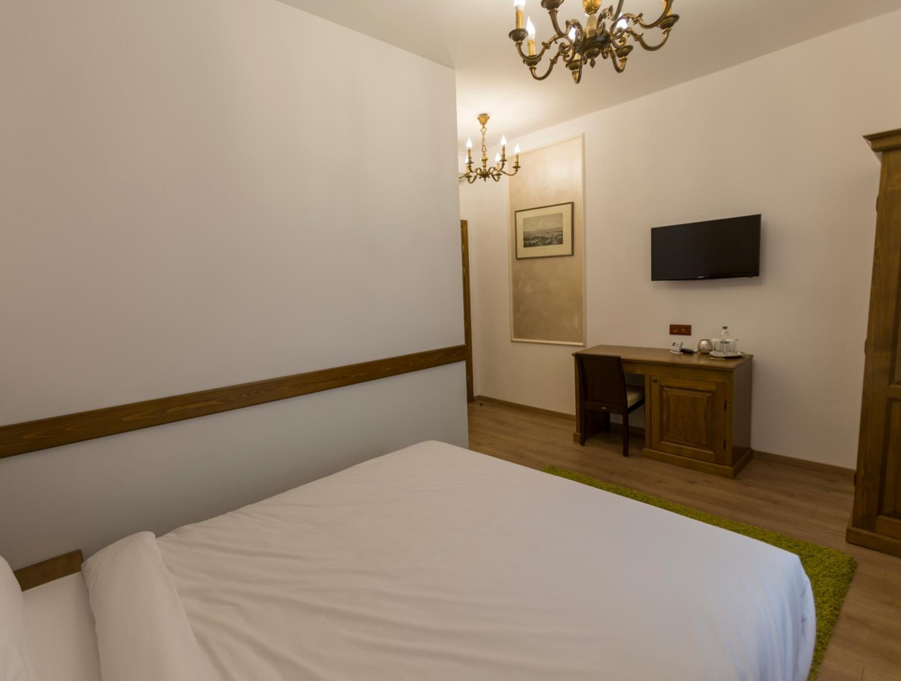 Double Room - Photo 6