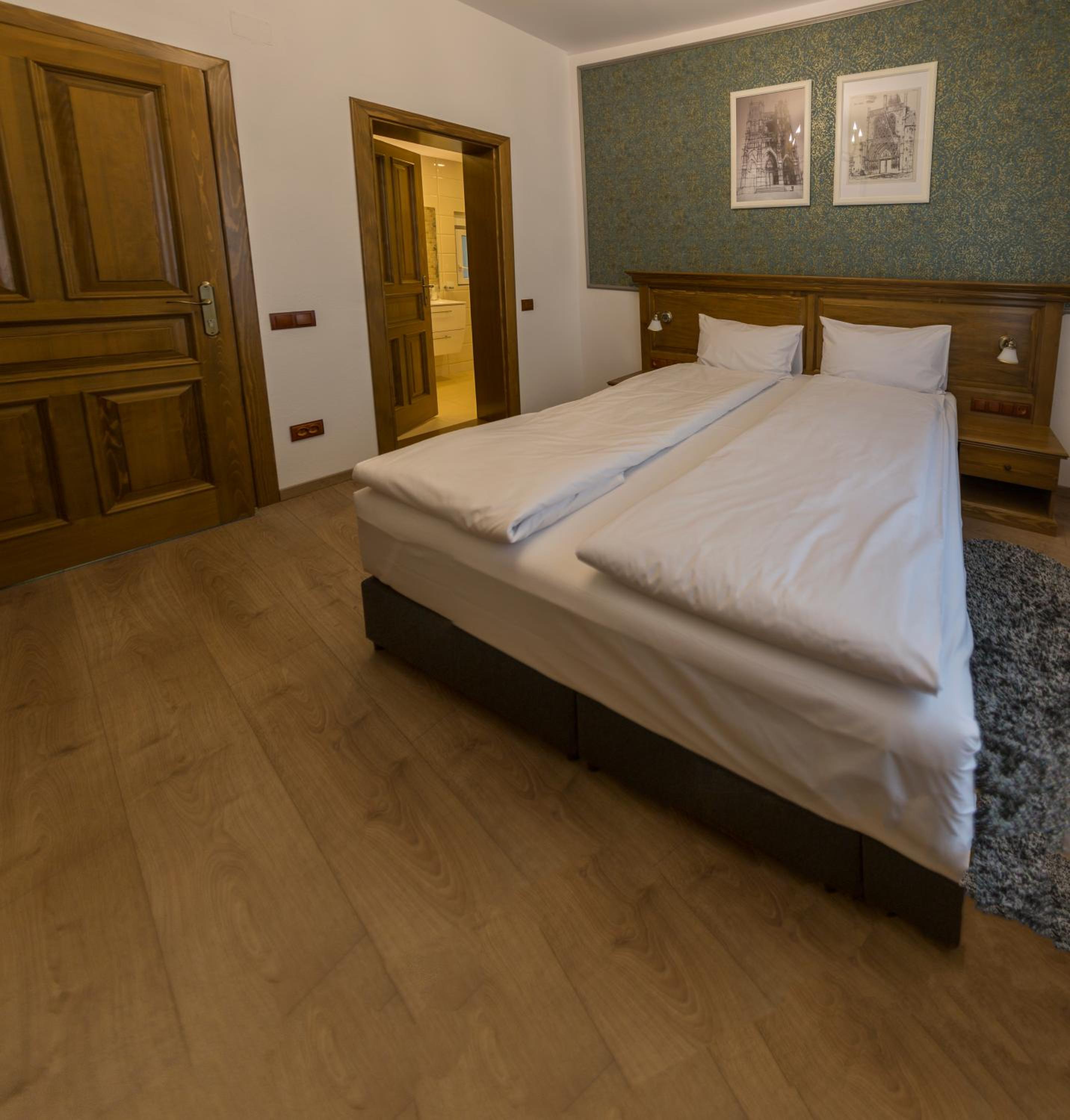Double Room - Photo 8