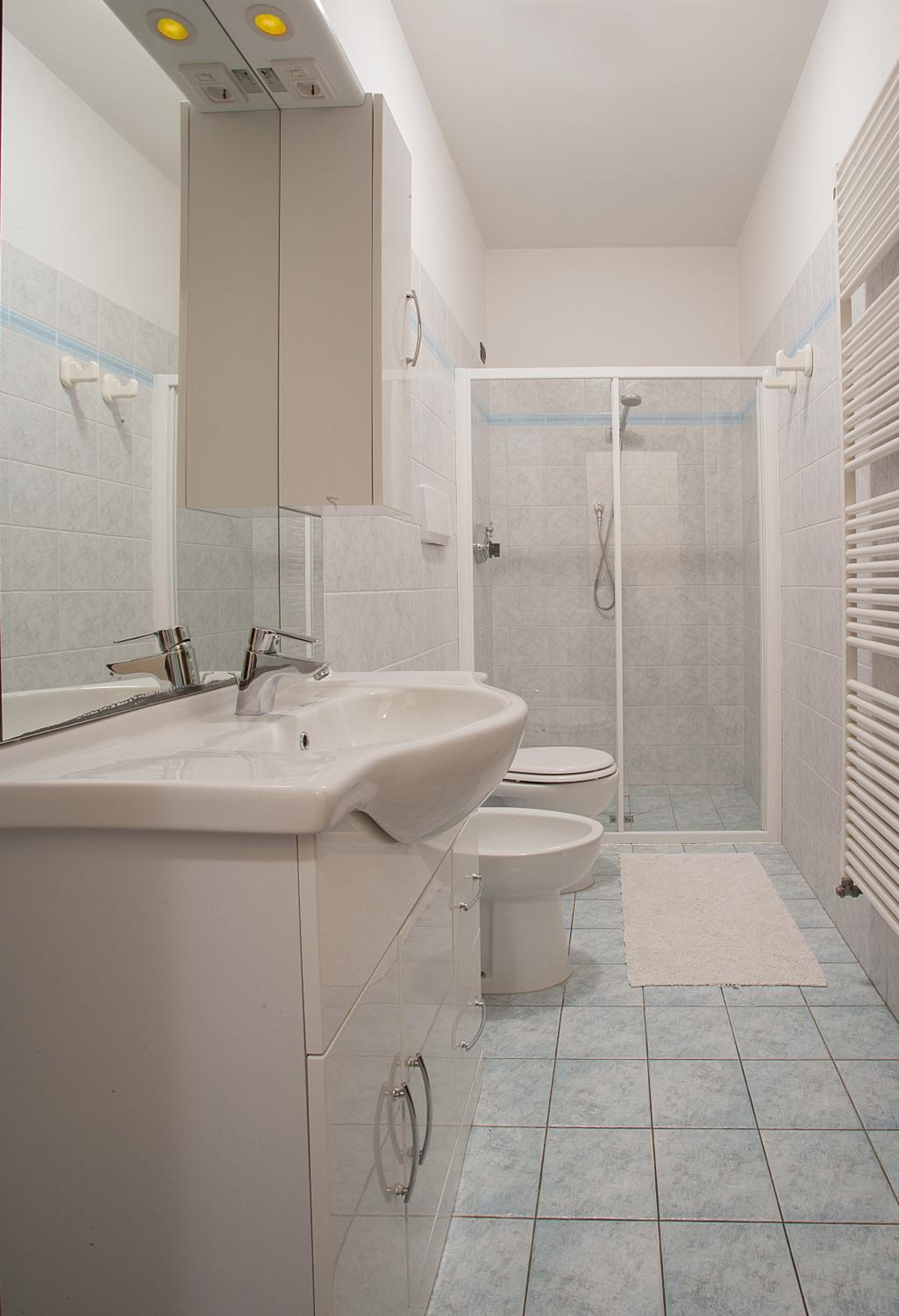Double Room - Photo 12