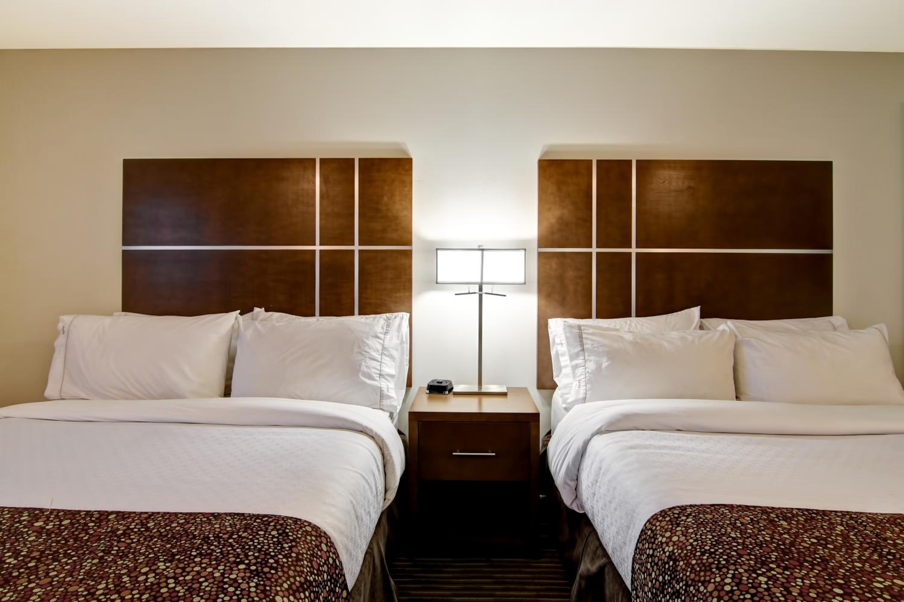 Queen Room with Two Queen Beds - Non-Smoking photo 1
