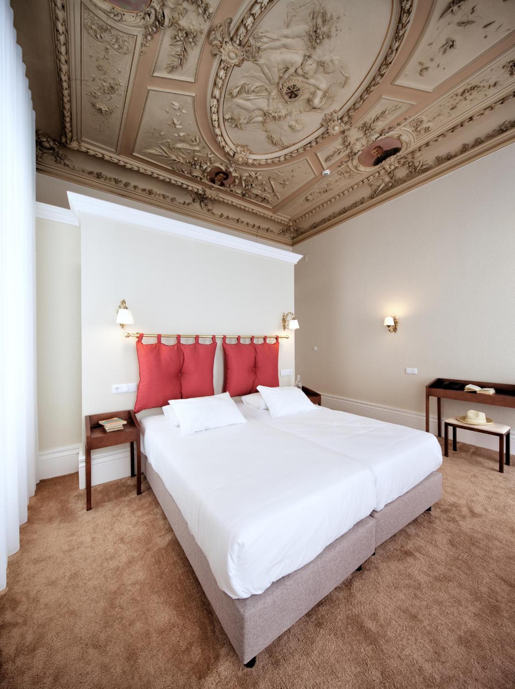 Deluxe Twin/Double Room