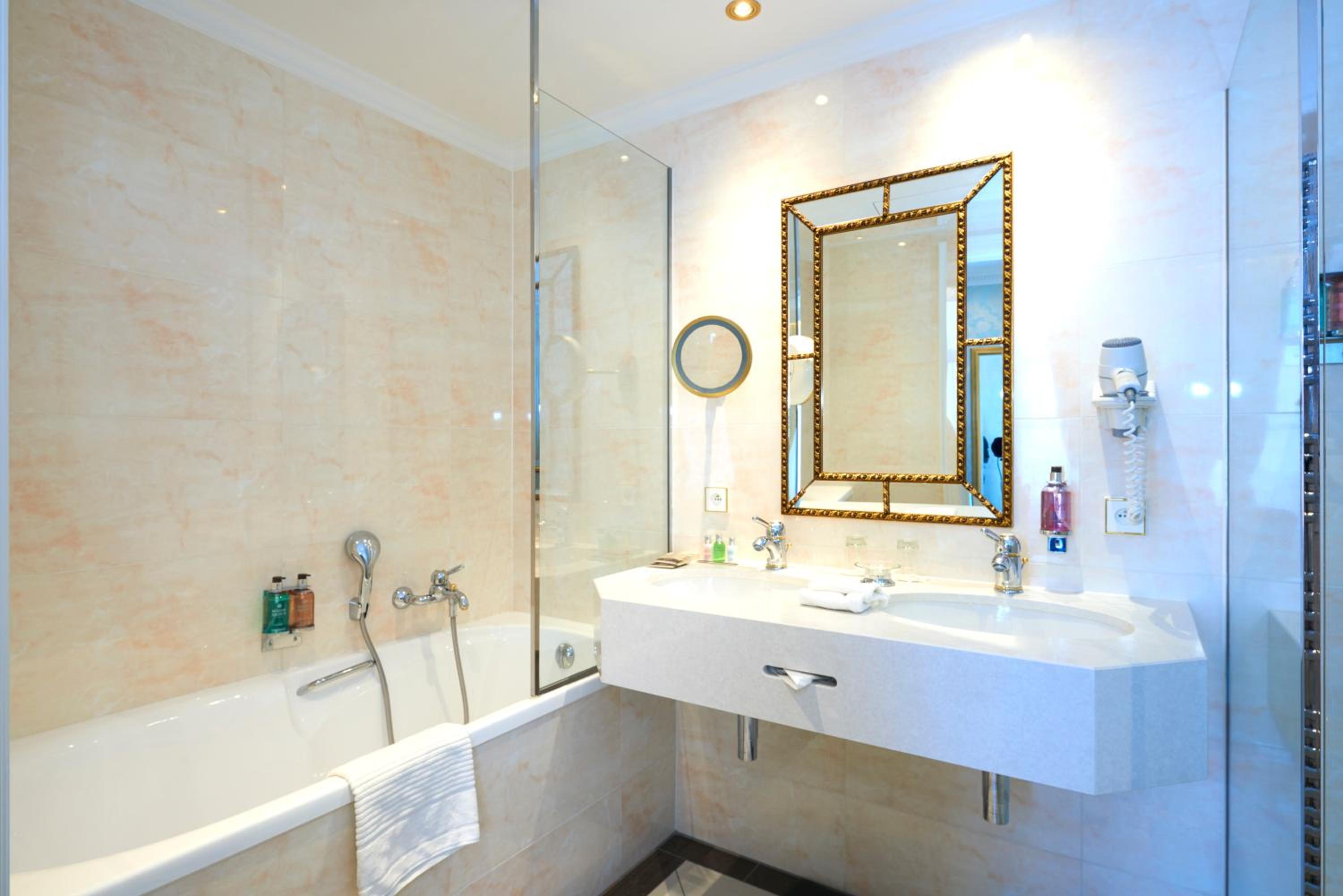Club Double Room - Photo 6