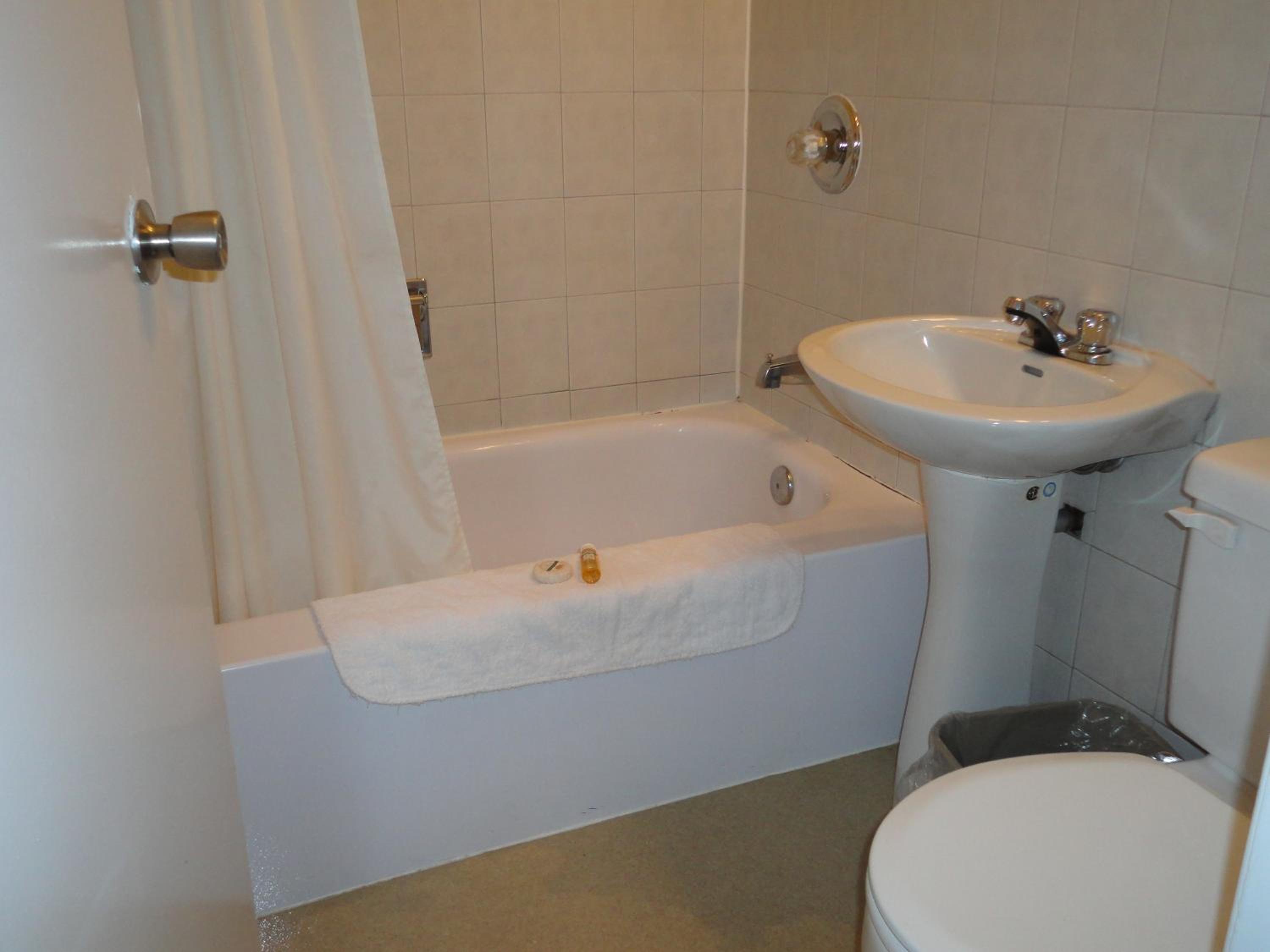 Double Room with Two Double Beds - Photo 2