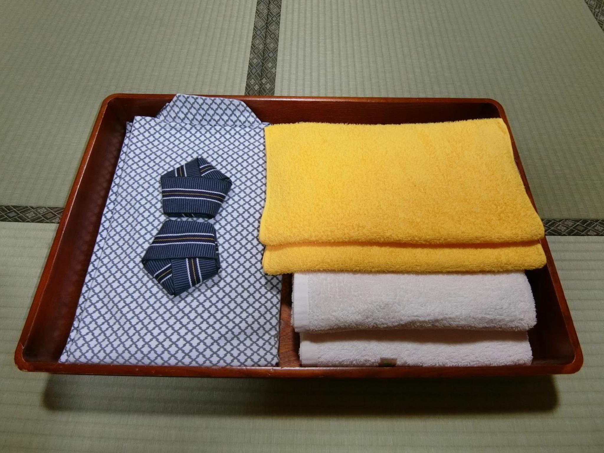 Japanese-Style Twin Room with Shared Bathroom - Non-Smoking photo 3