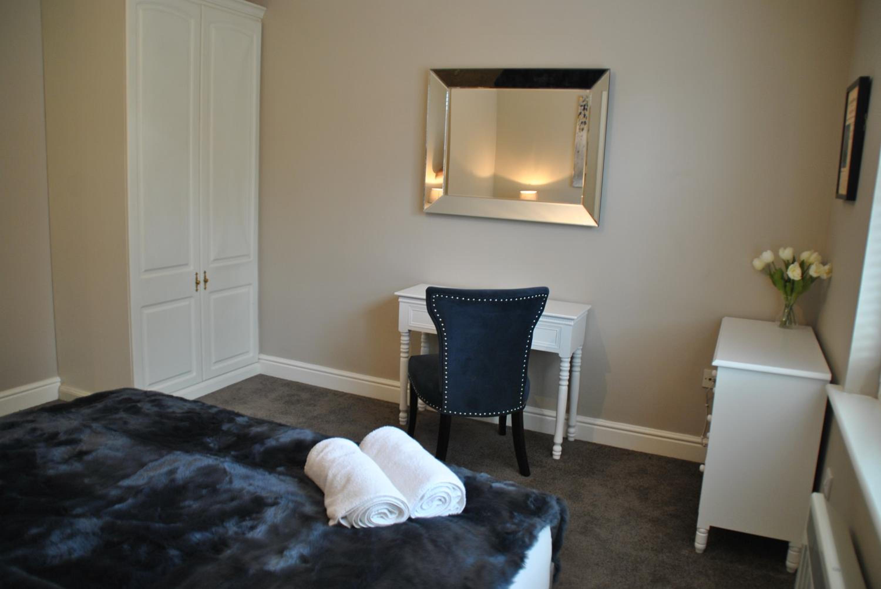 One-Bedroom Apartment photo 3