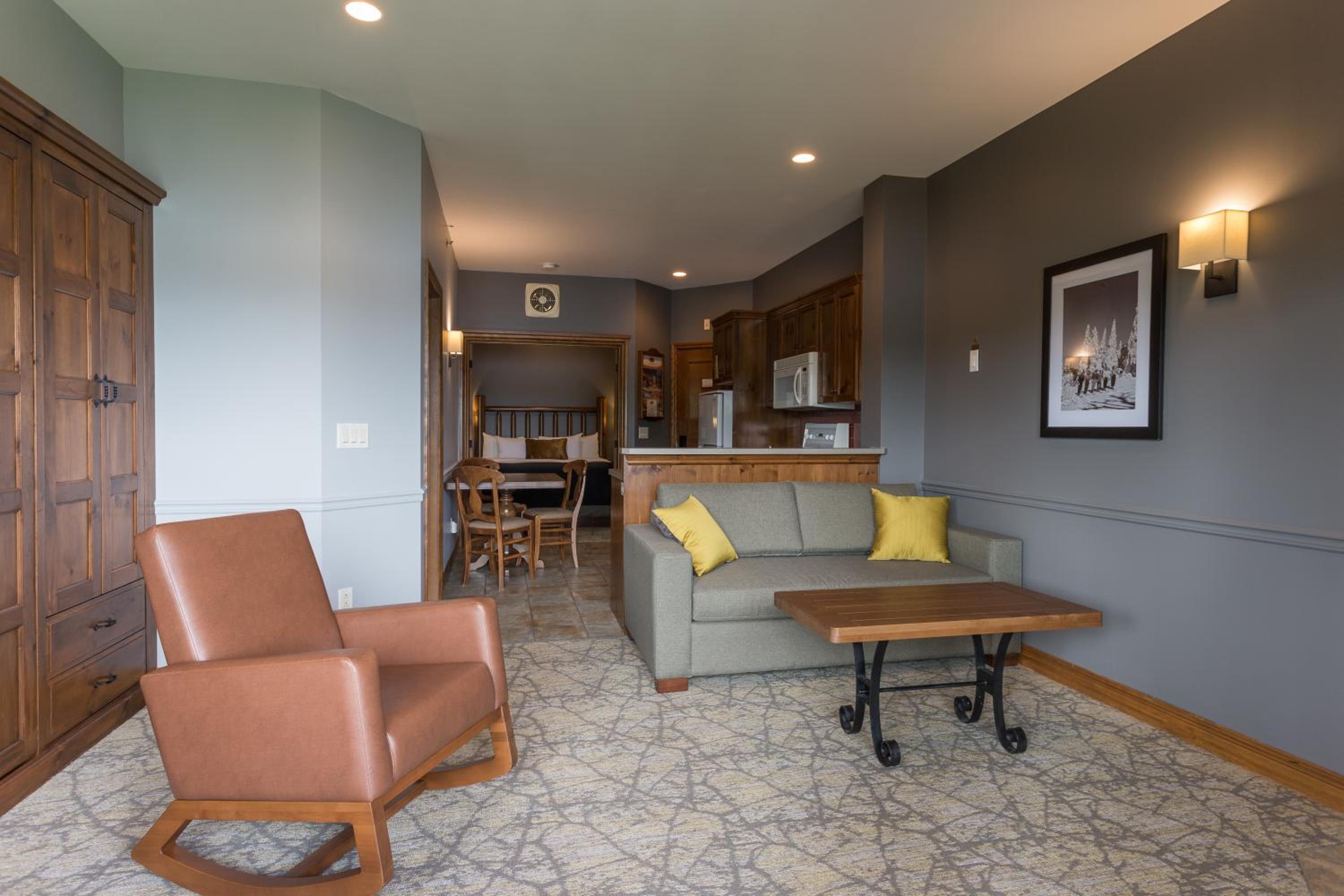 Lakelevel Suite (PET FRIENDLY) - Photo 4