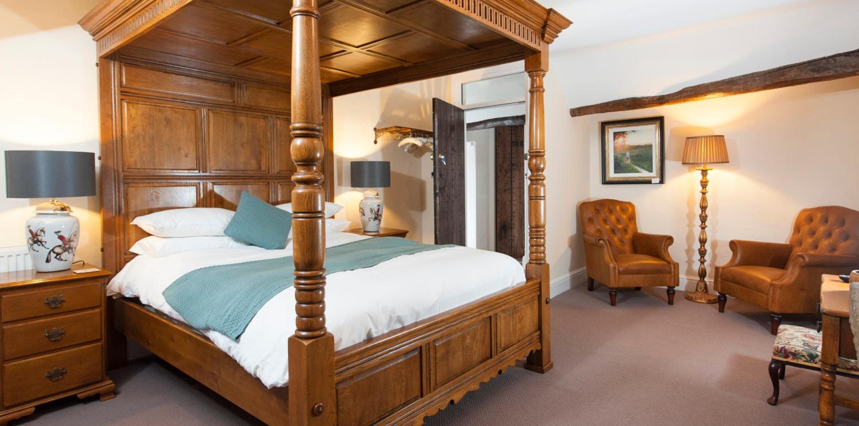 Old Hall Four Poster with Fireplace photo 3