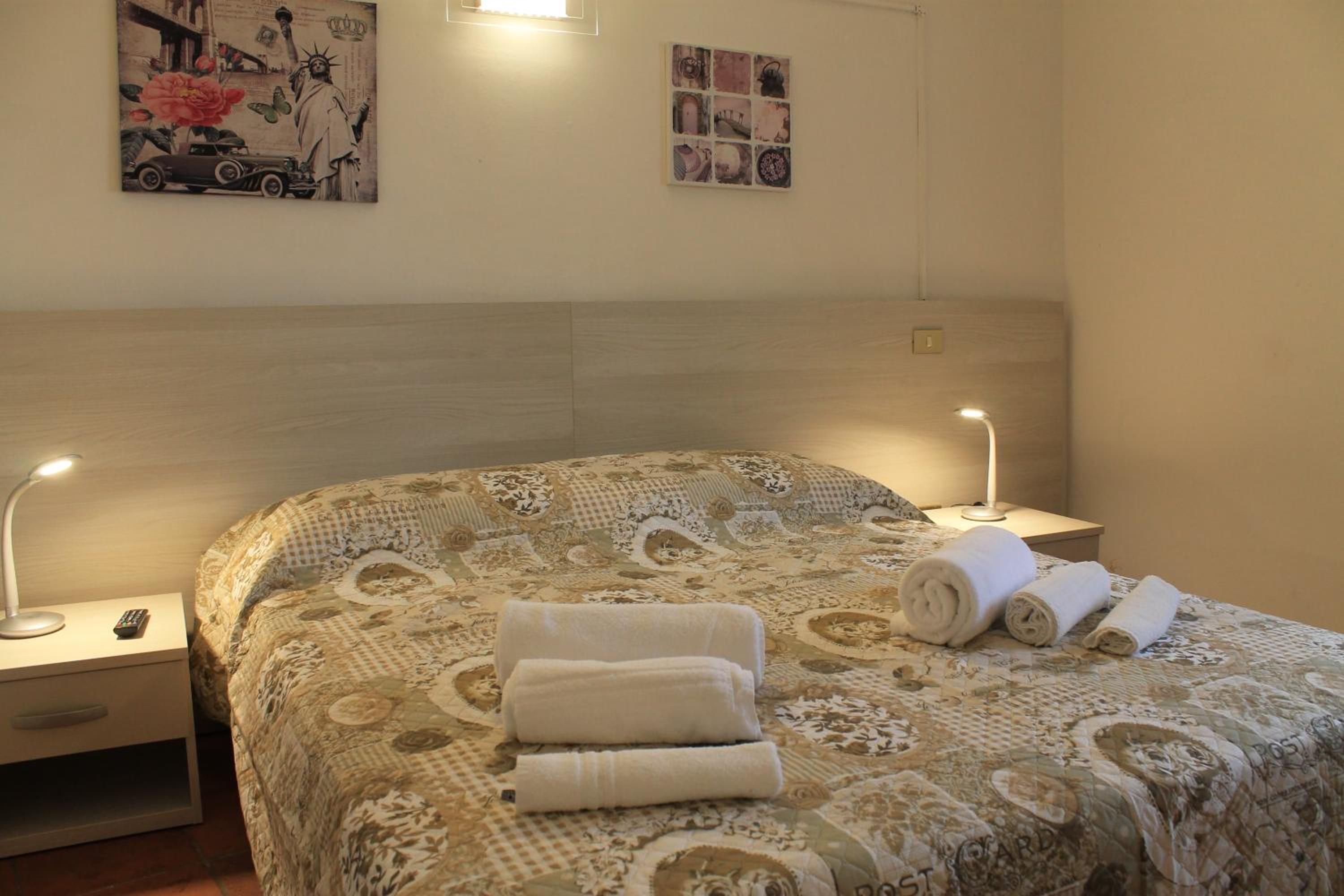 Double Room with Private Bathroom photo 3