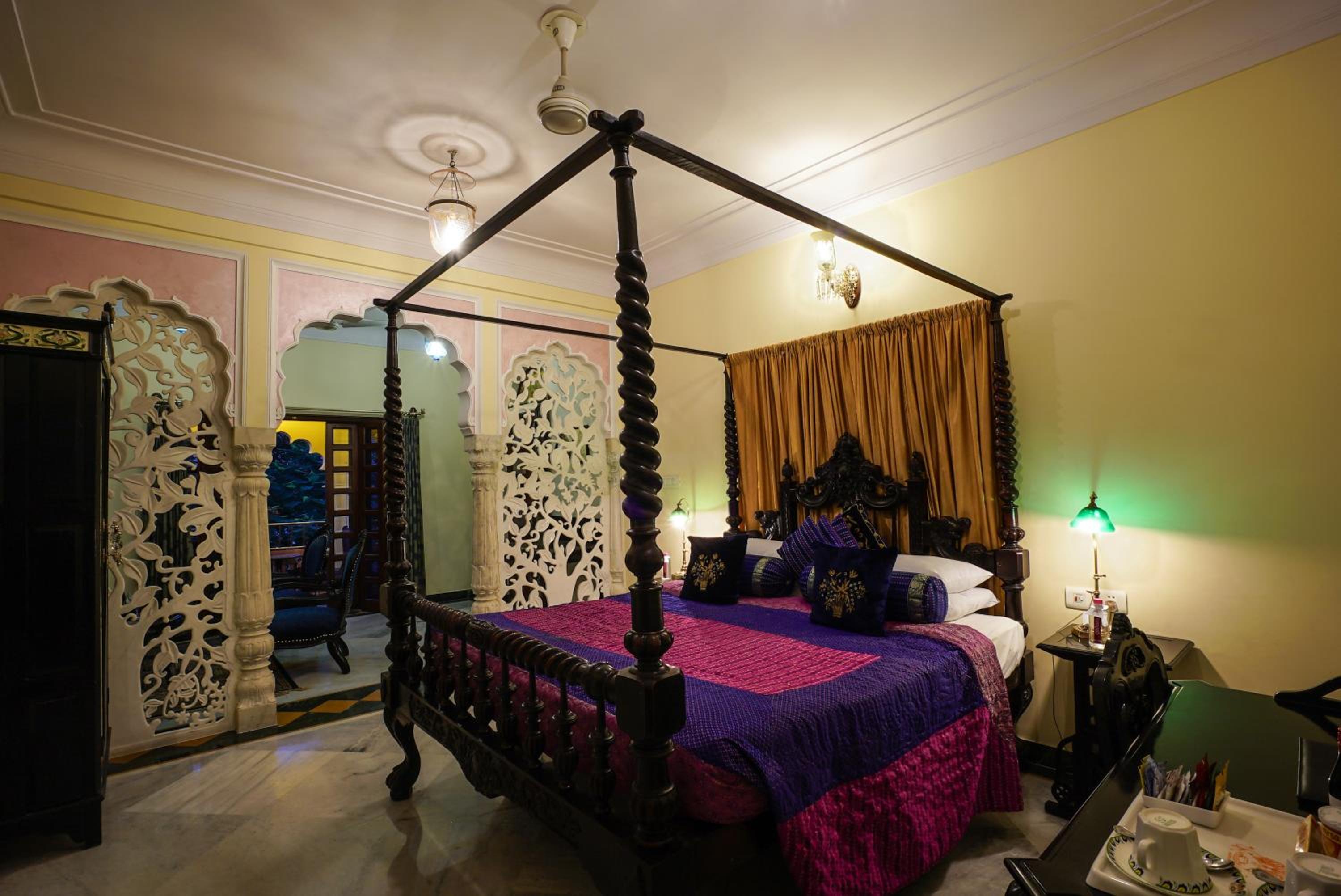 Suite: 20% off on session of Spa, 10% off on food & beverage services, 15 % off On Laundry