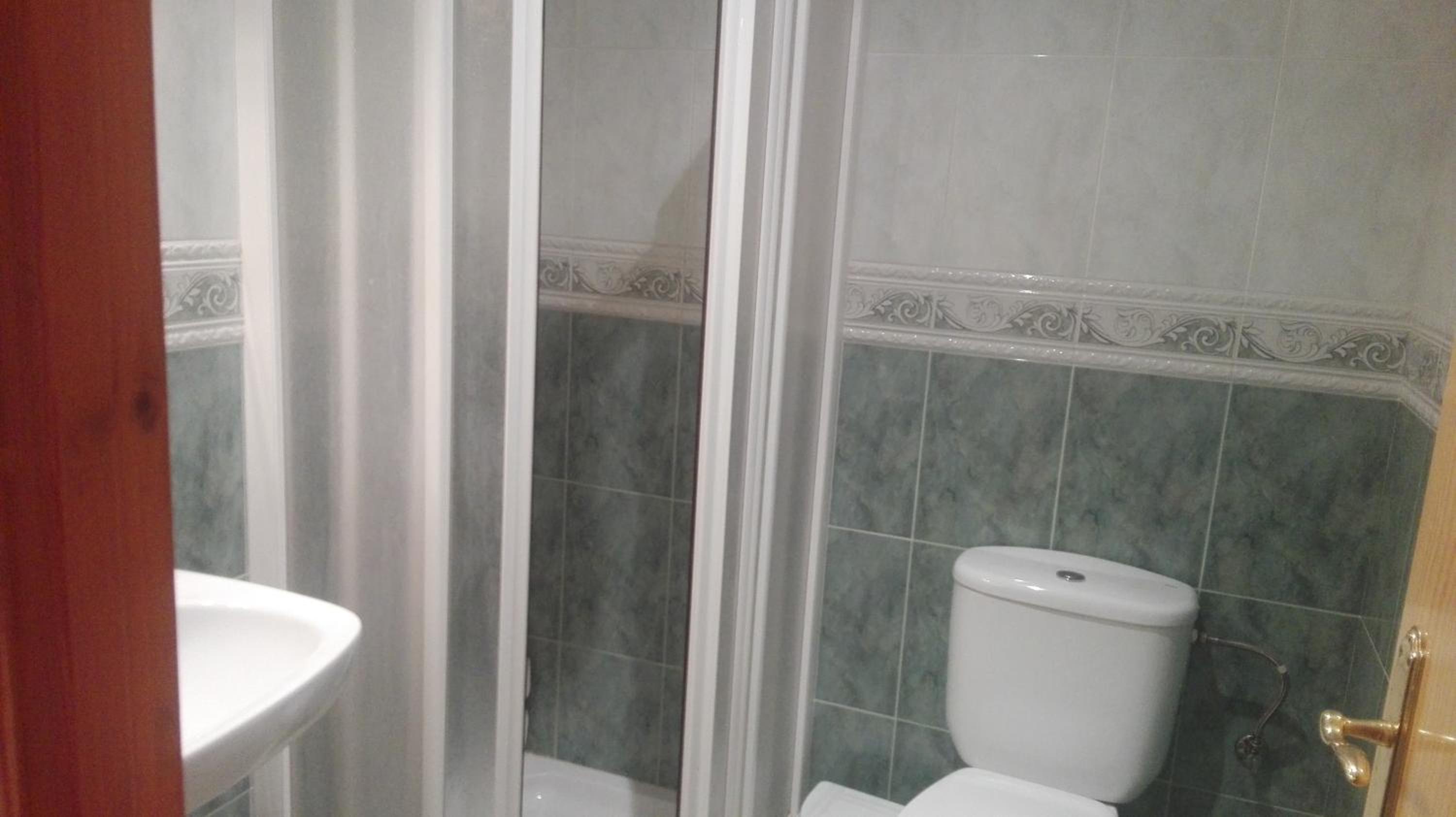 Five-Bedroom House photo 3