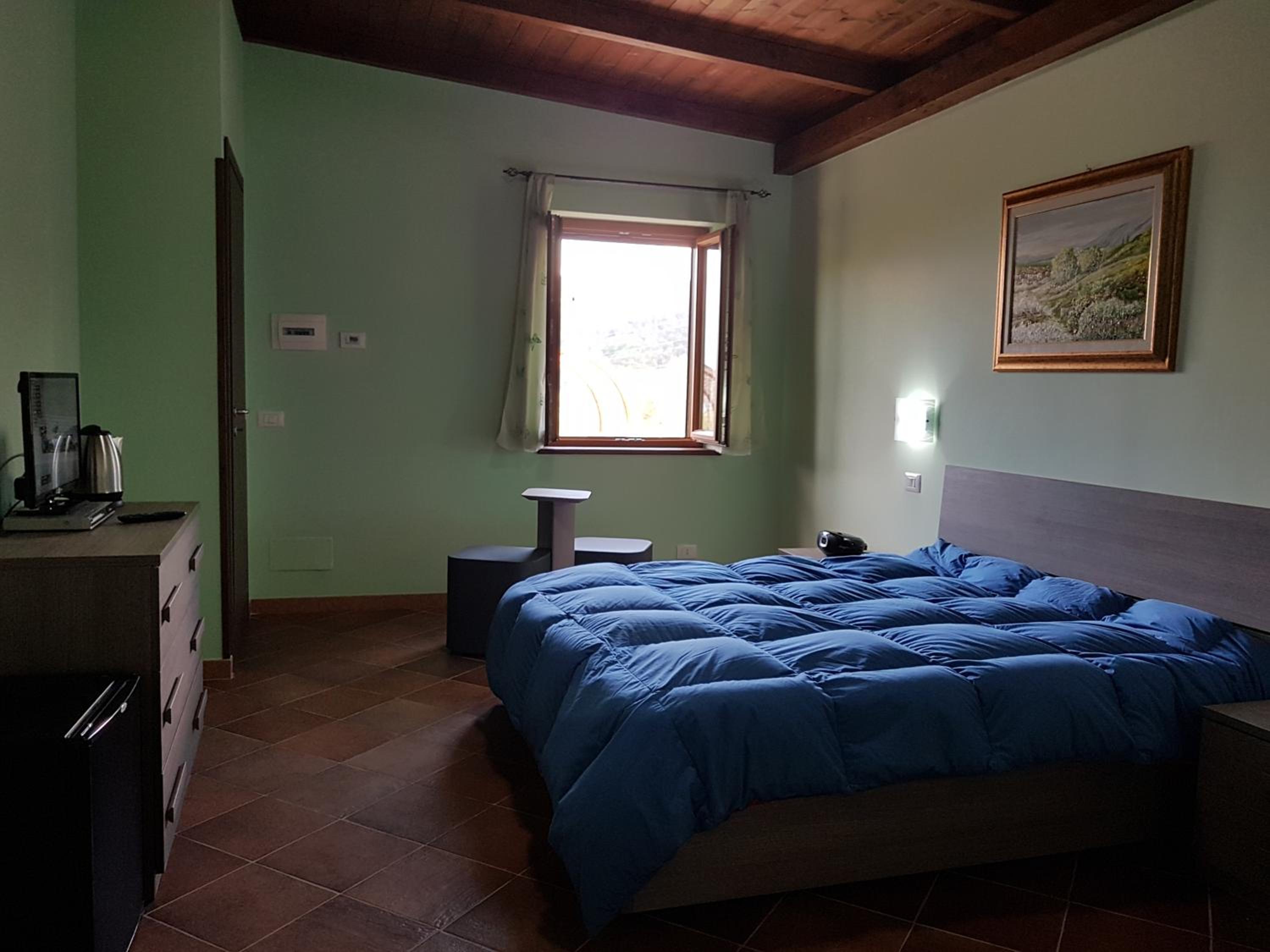 Double Room with Mountain View - Photo 3