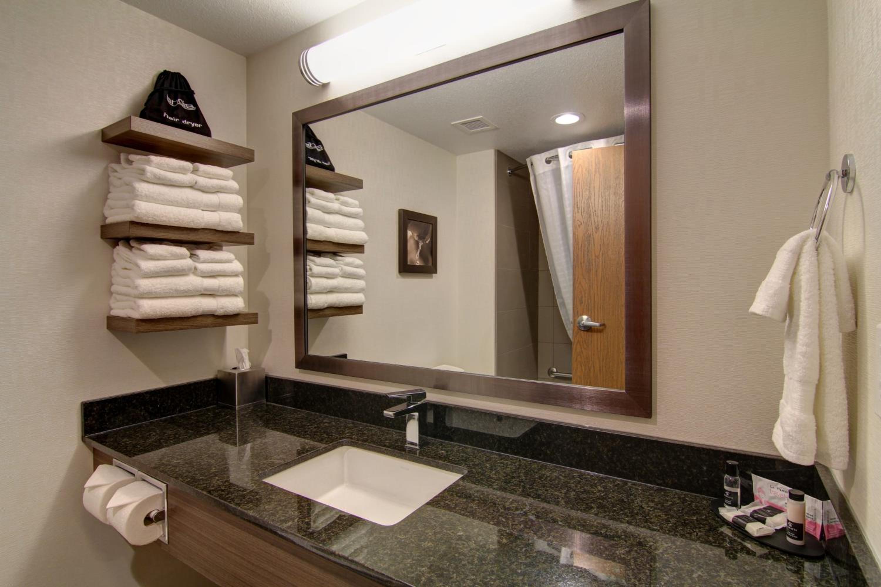 Standard King Room photo 3