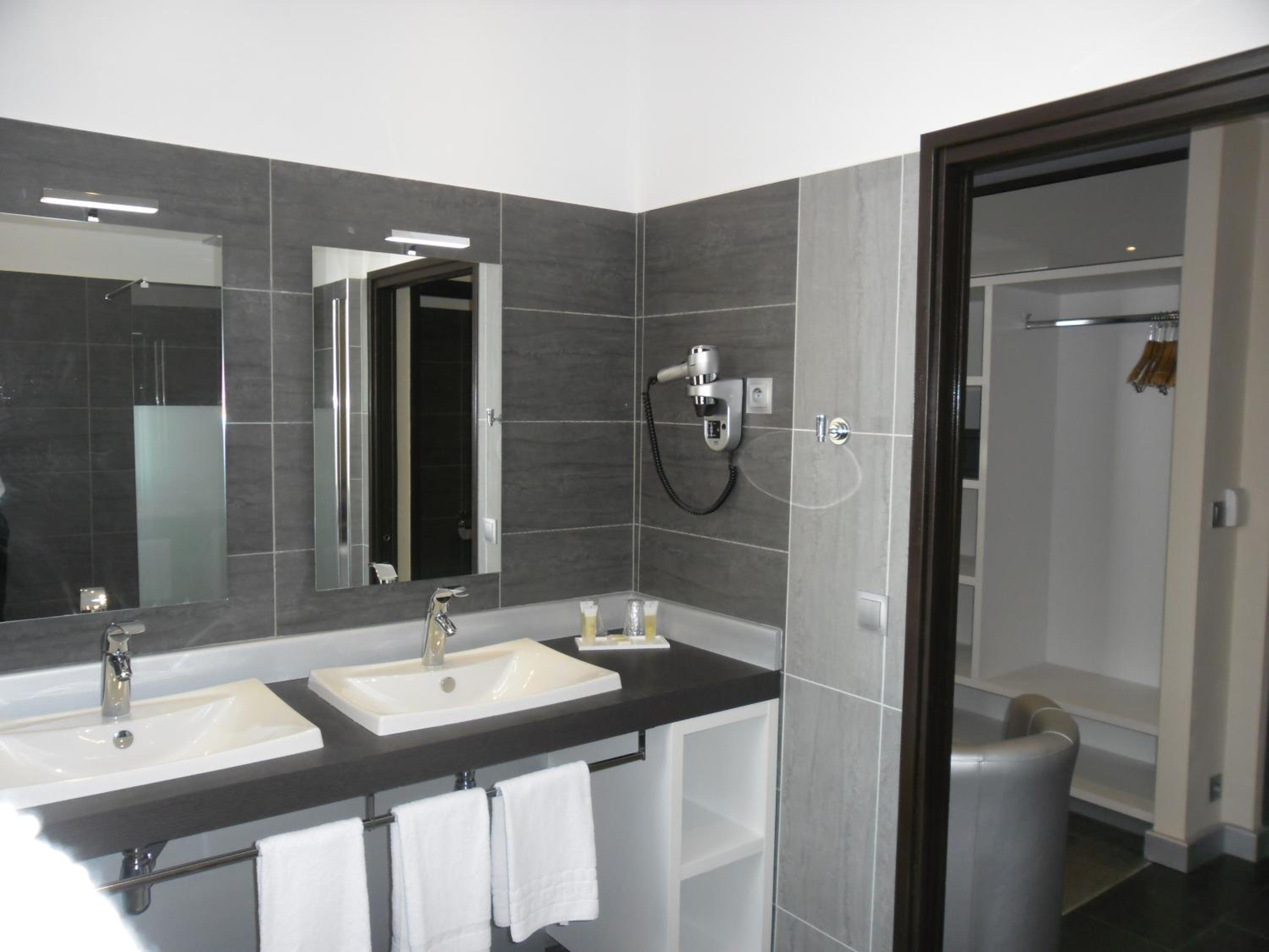 Deluxe Double Room (1 or 2 adults) photo 3